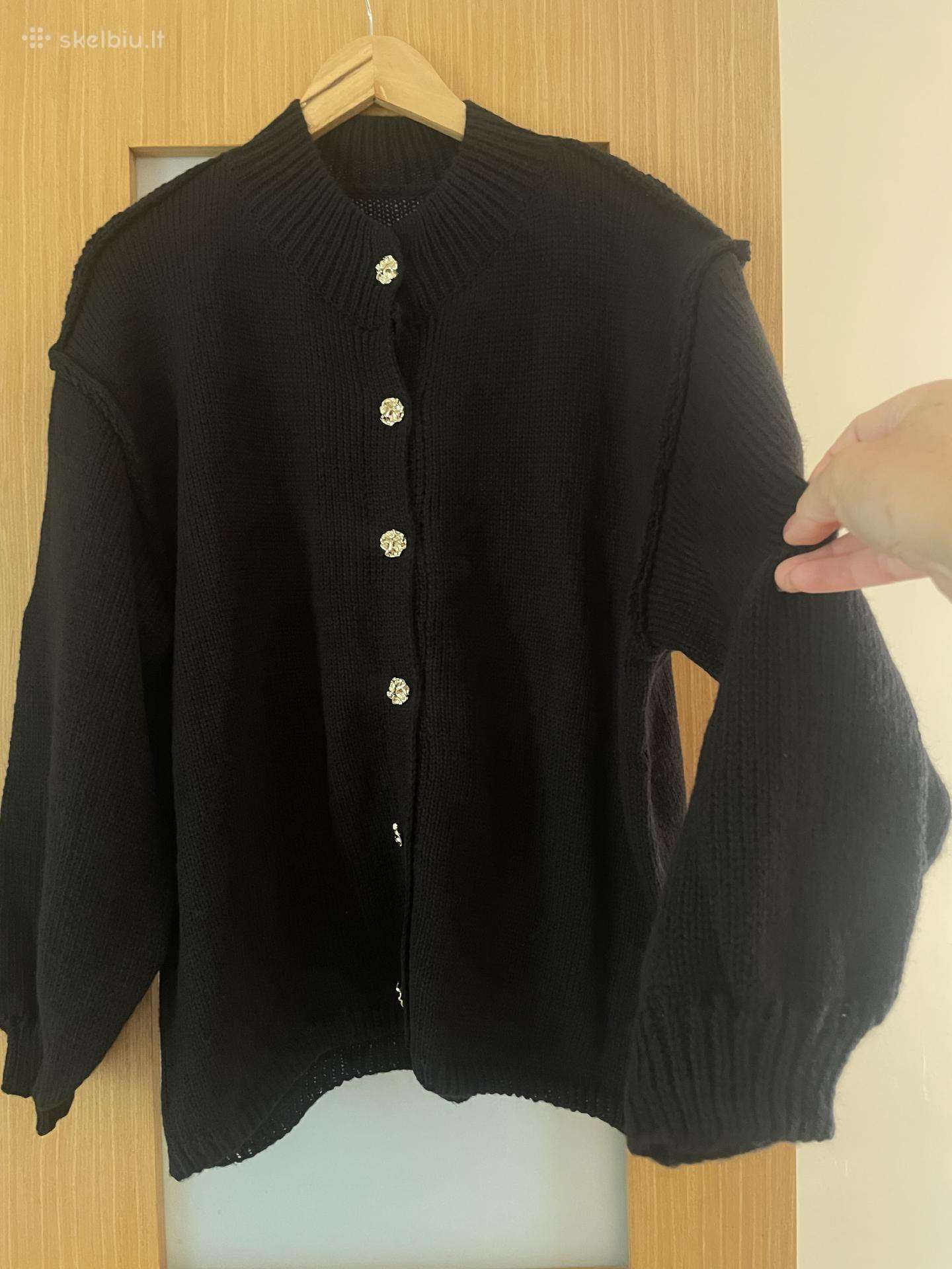 Šiltas jaukus oversize megztukas su sagomis