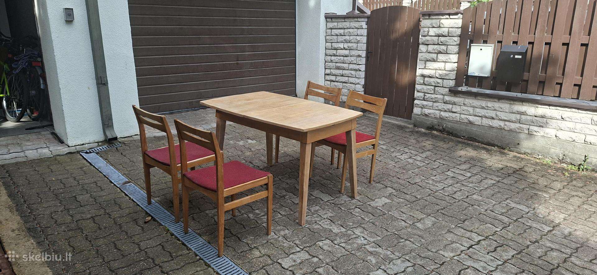 Prailginamas stalas su kėdėmis