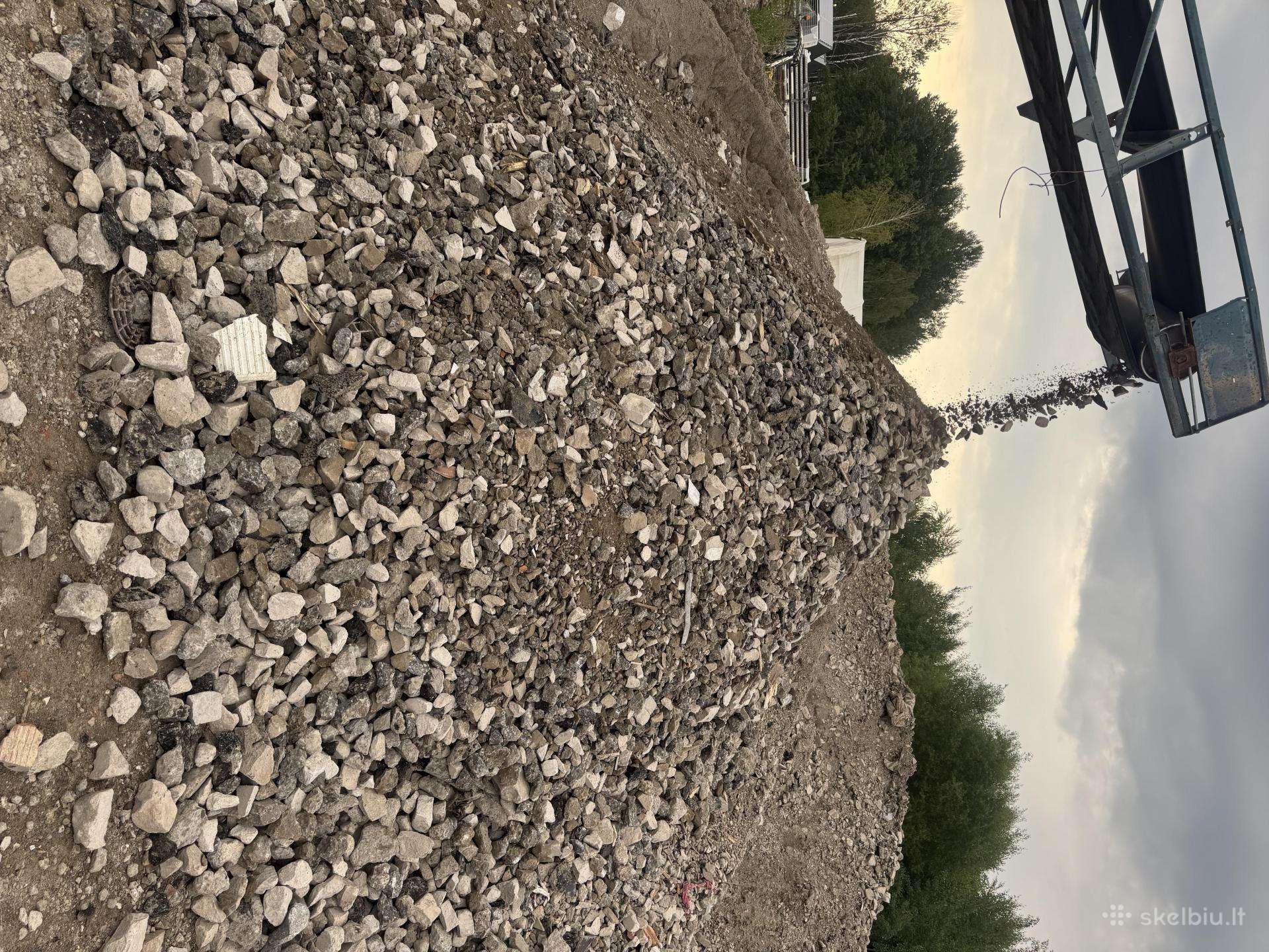 Parduodama betono plytų skalda
