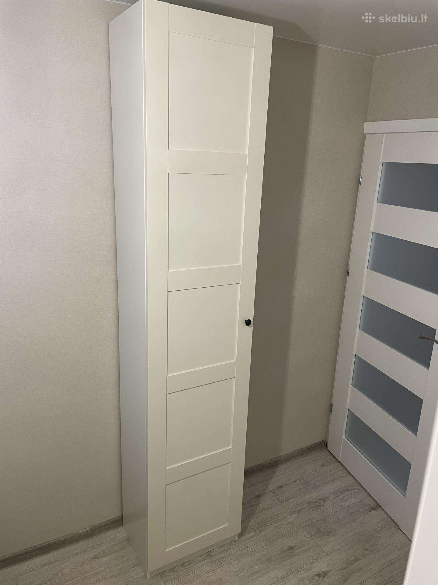Ikea Pax spinta su Bergsbo durimis