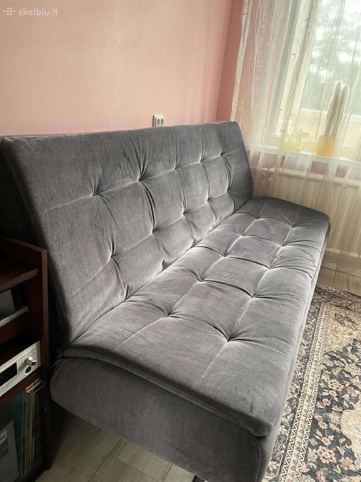 Sofa su patalynės dėže