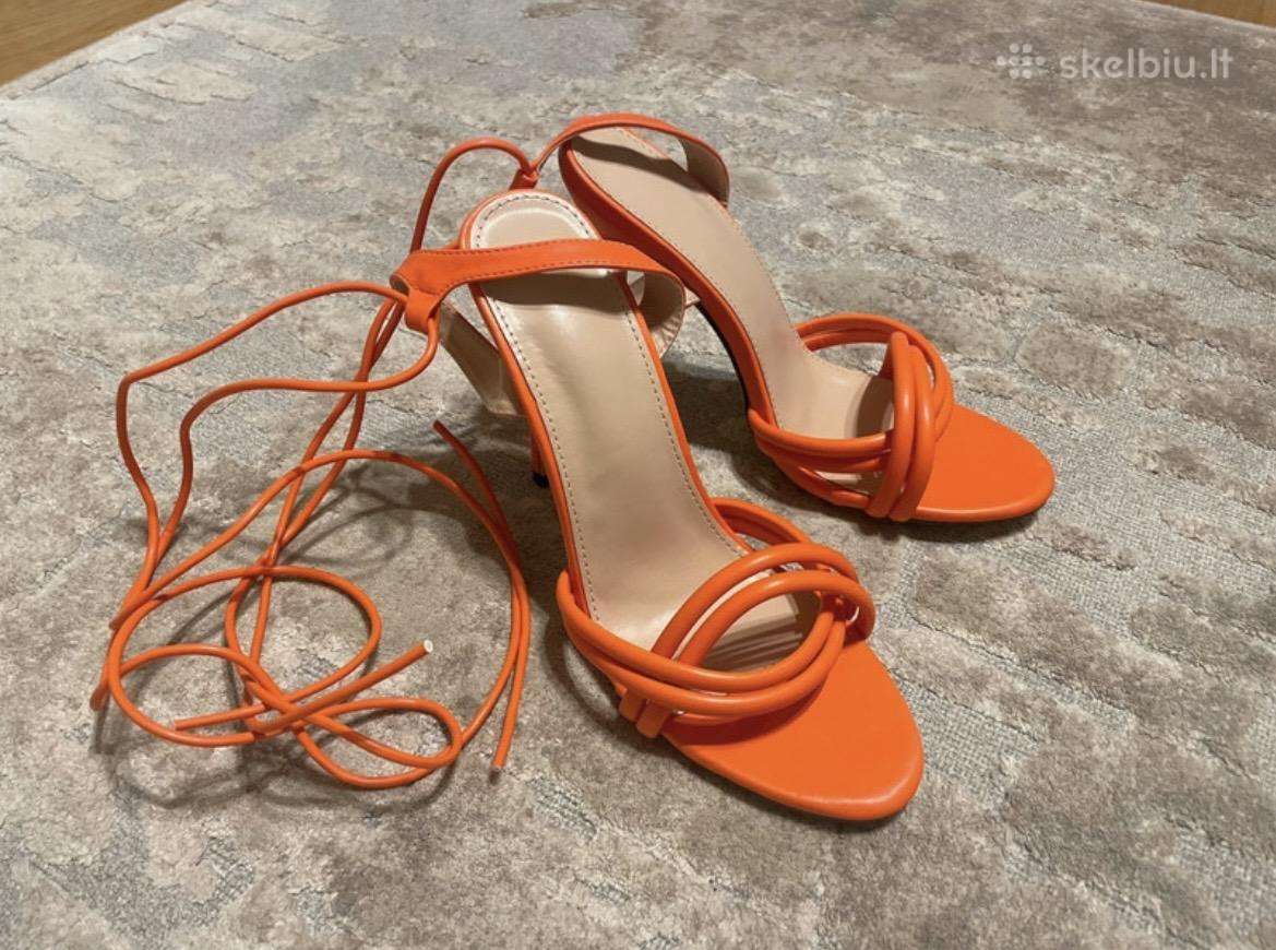 Oranžinės aukštakulnės basutės