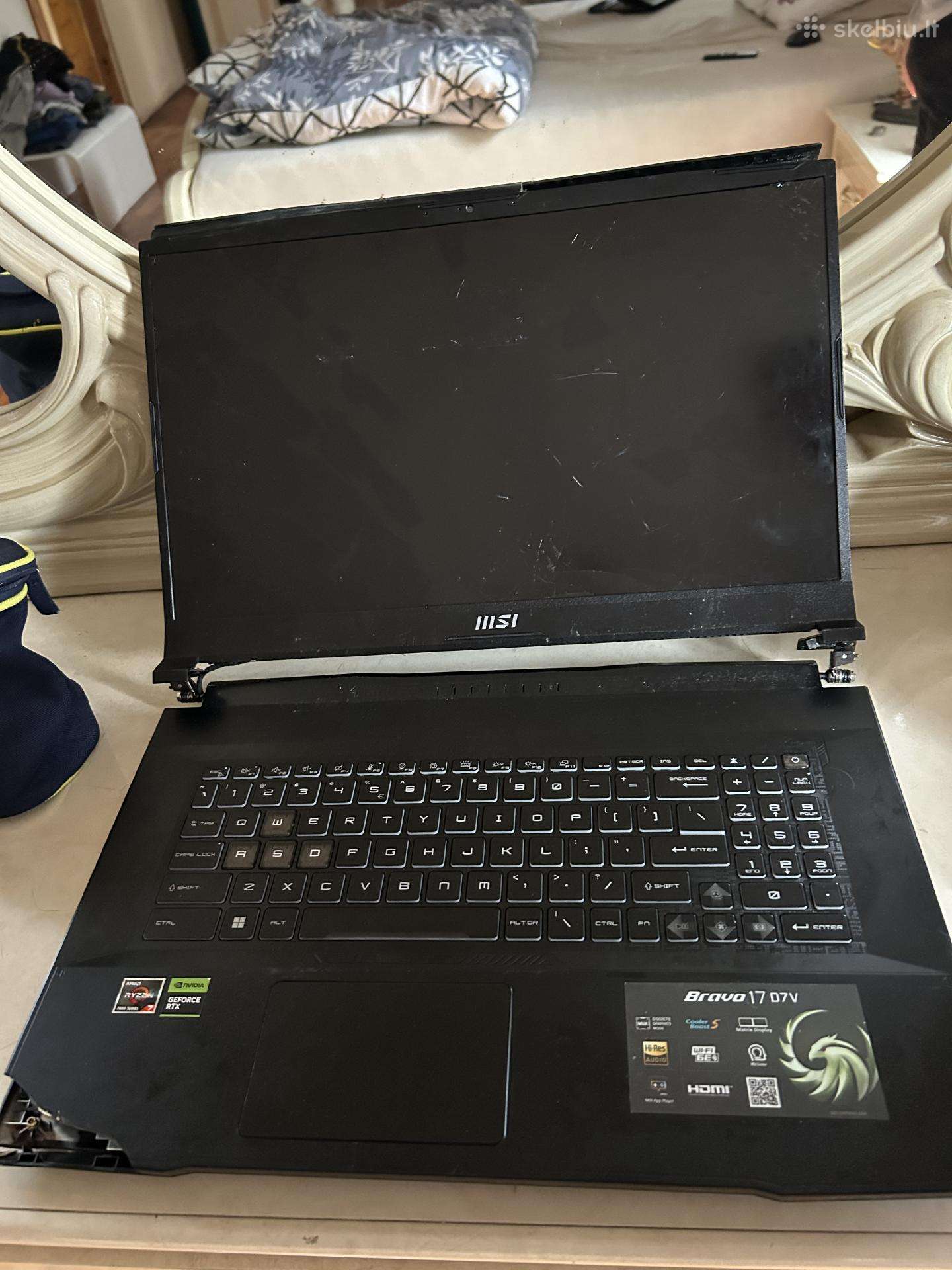 Msi Bravo 17 D7v su defektu be ekrano