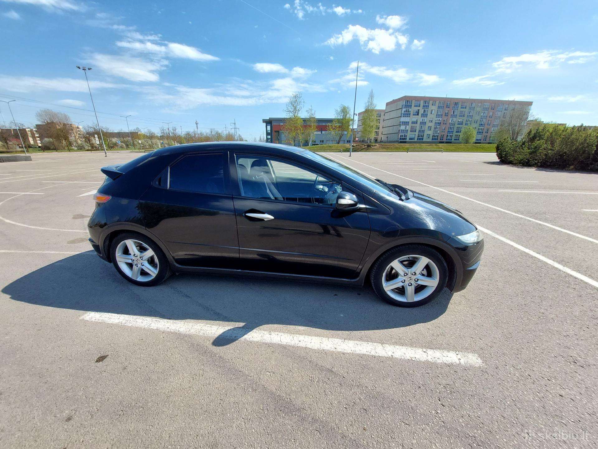 Parduodu automobilį.