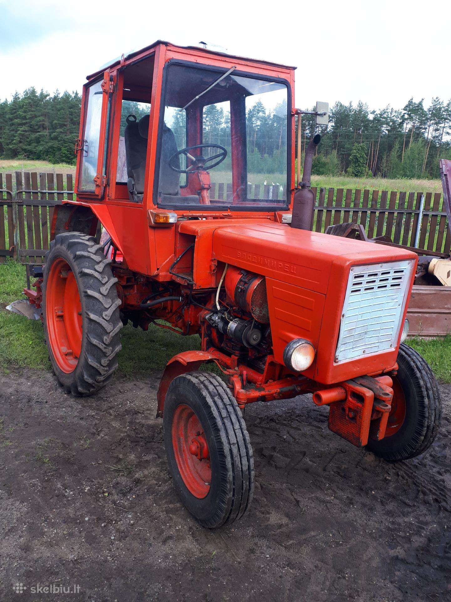 Parduodu traktoriu t 25 ir padargus