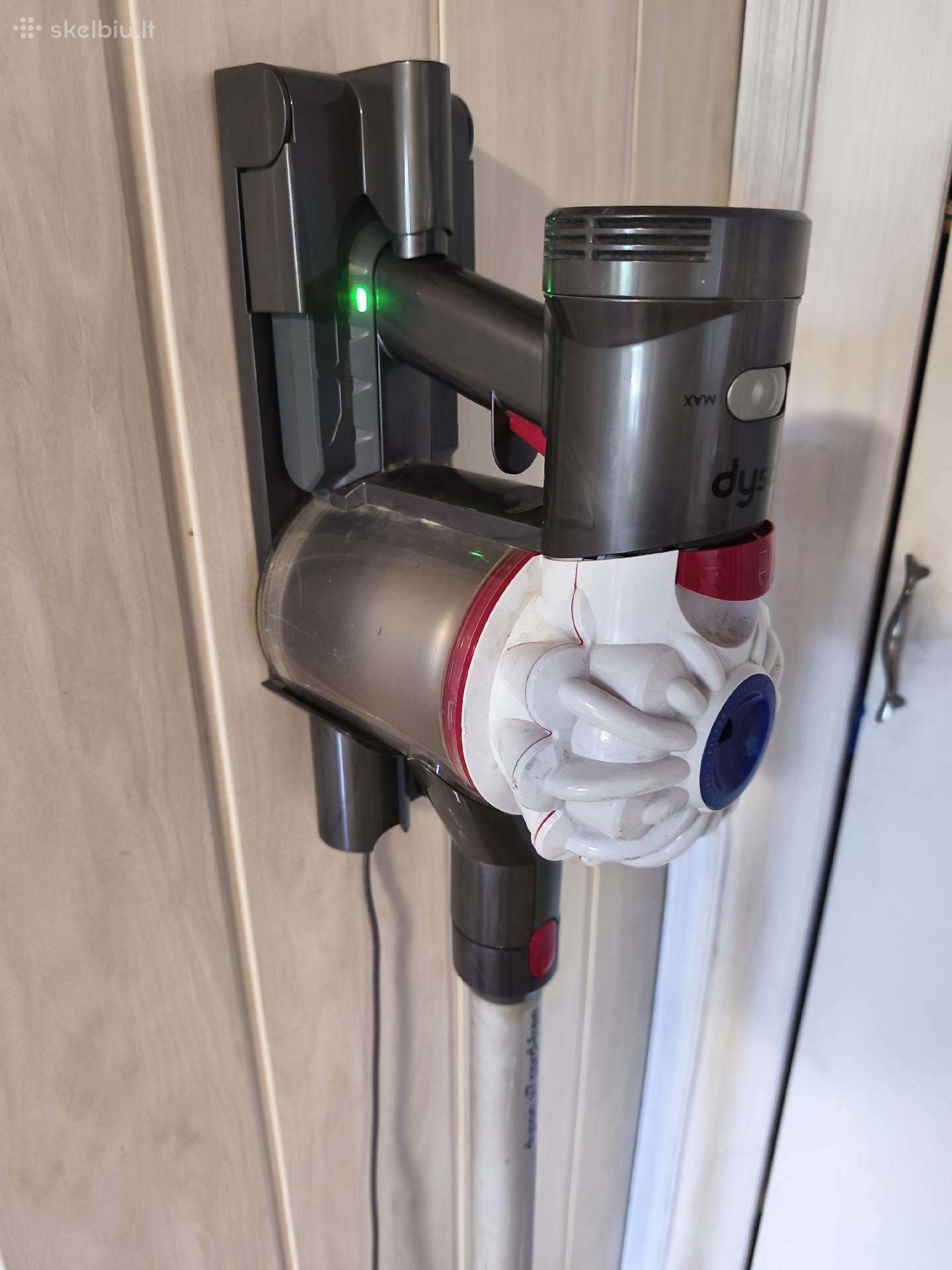 Dyson V7