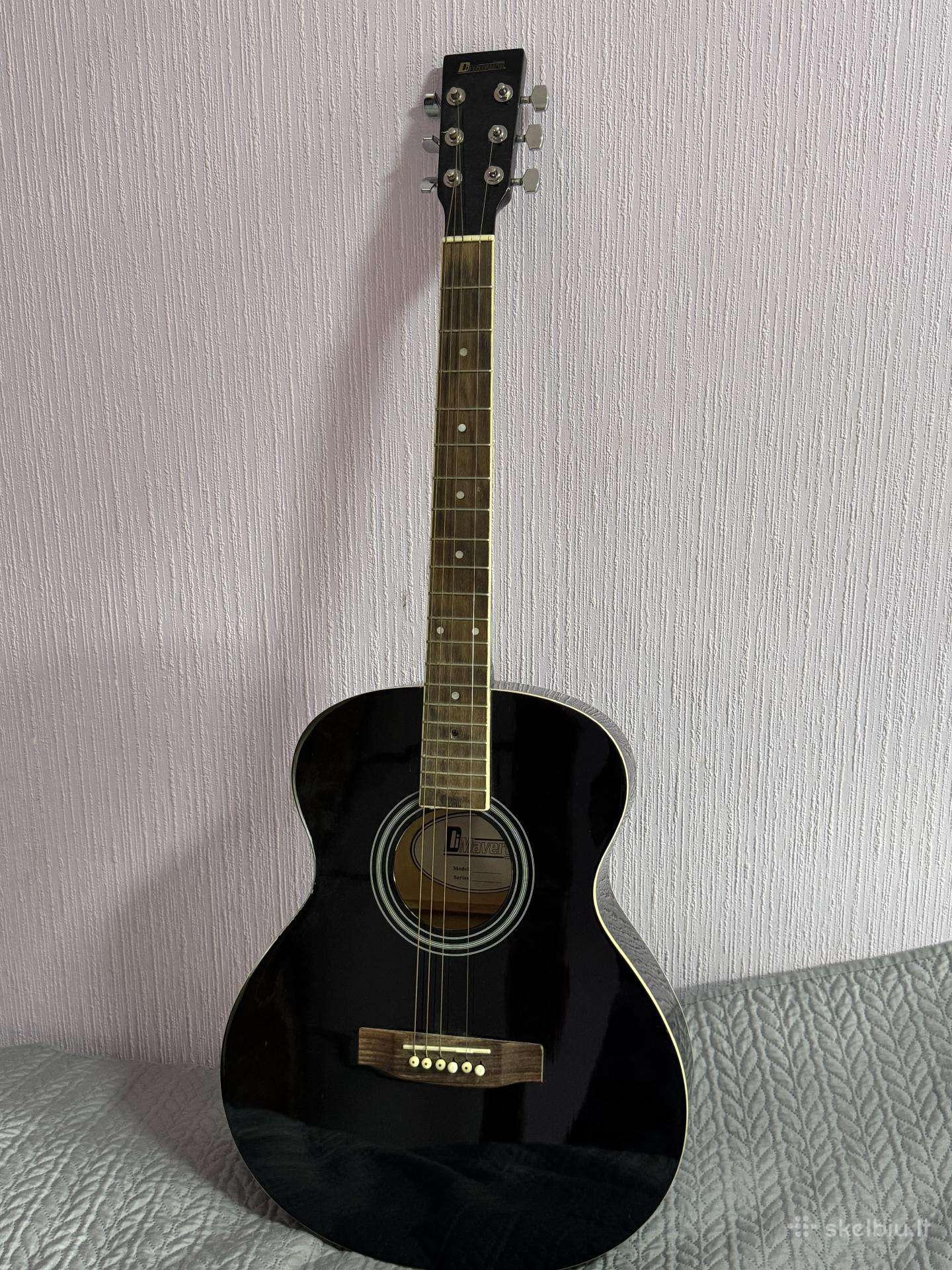 Akustinė Dimavery gitara juoda