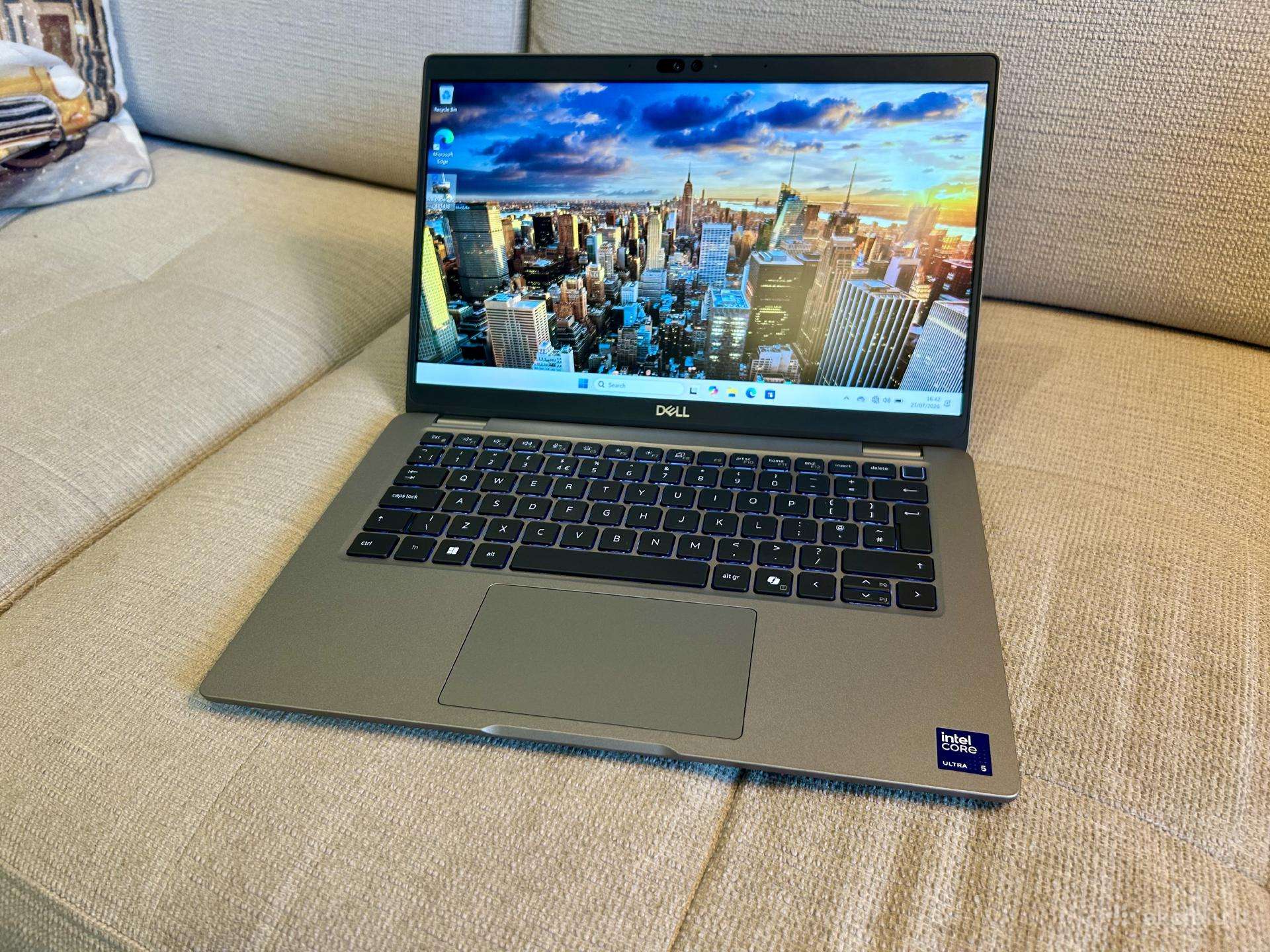 Latitude 5350,core Ultra 5,touchscreen, garantija