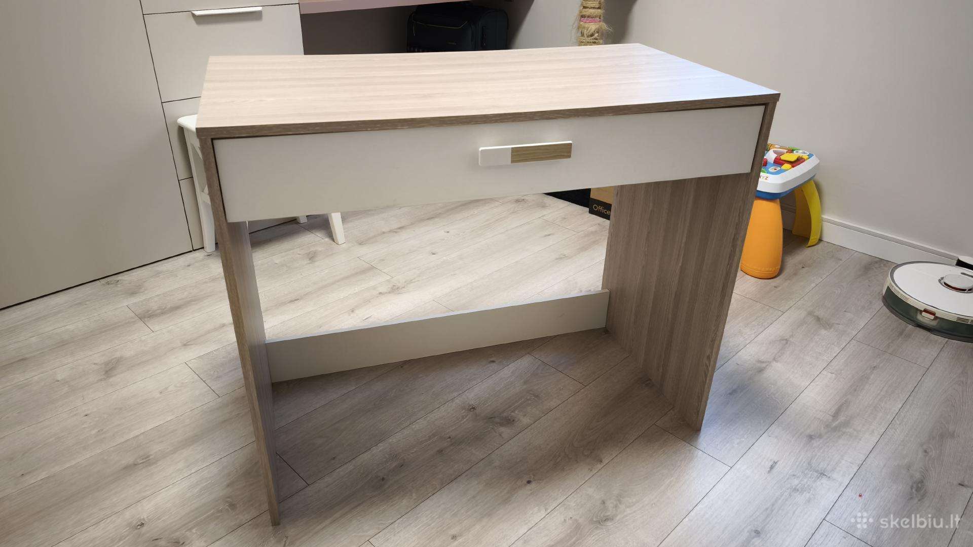 Rašomas stalas