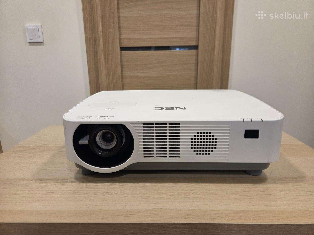 Projektorius Nec P502hl su 120'' ekranu