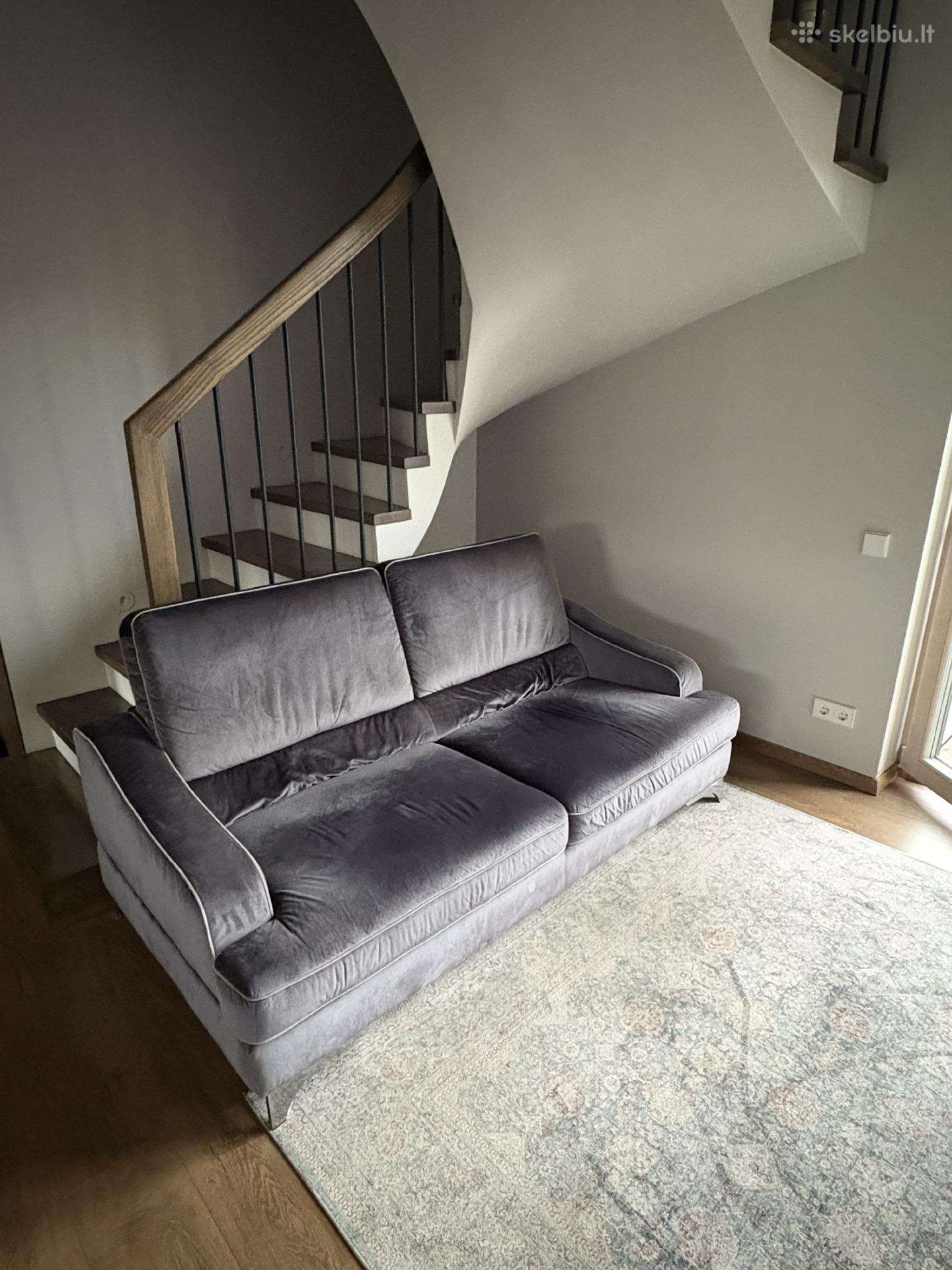 Sofa kartu su pufu (Kler)