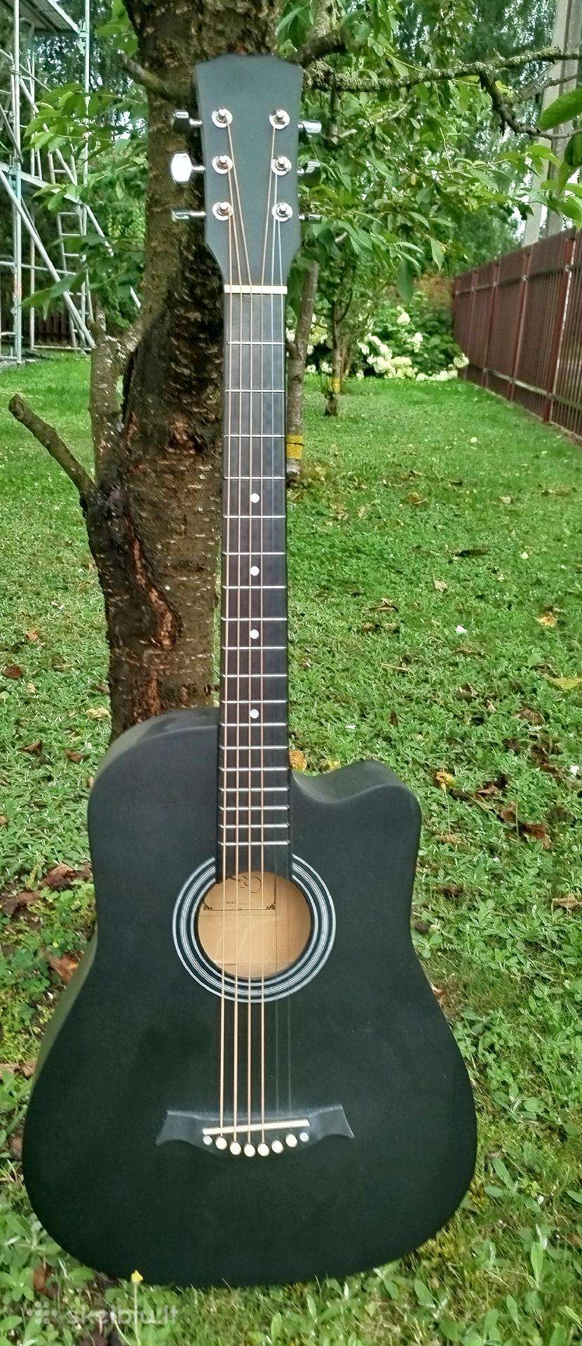 Akustine gitara.