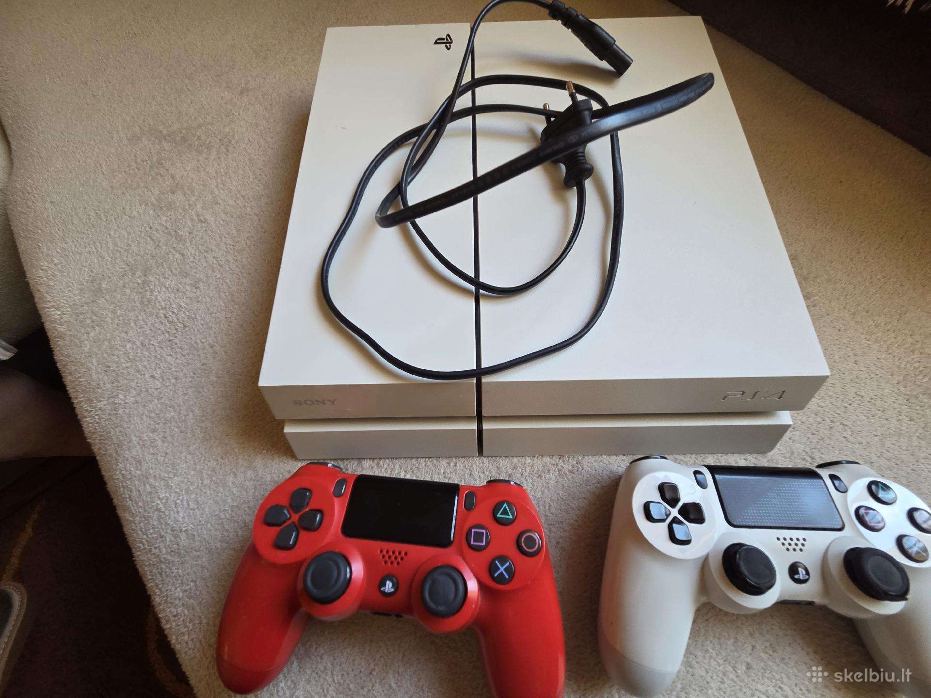 Sony Playstation 4 (Ps4) konsolė + 2 pulteliai