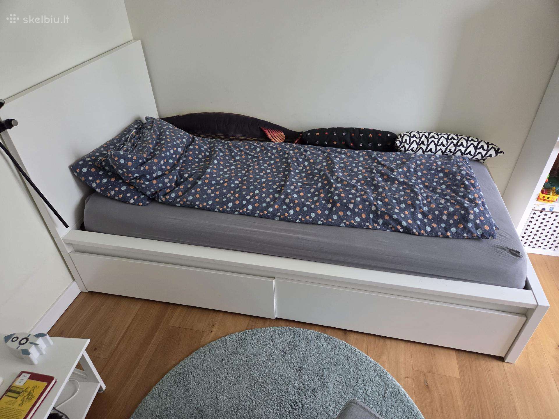 Lova Ikea Malm 200x90cm su stalčiais