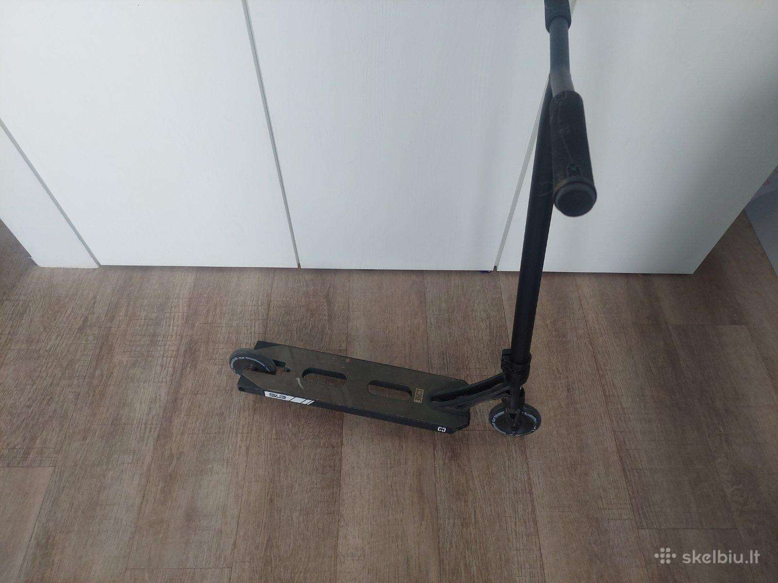 Triukinis ir sulankstomas paspirtukas