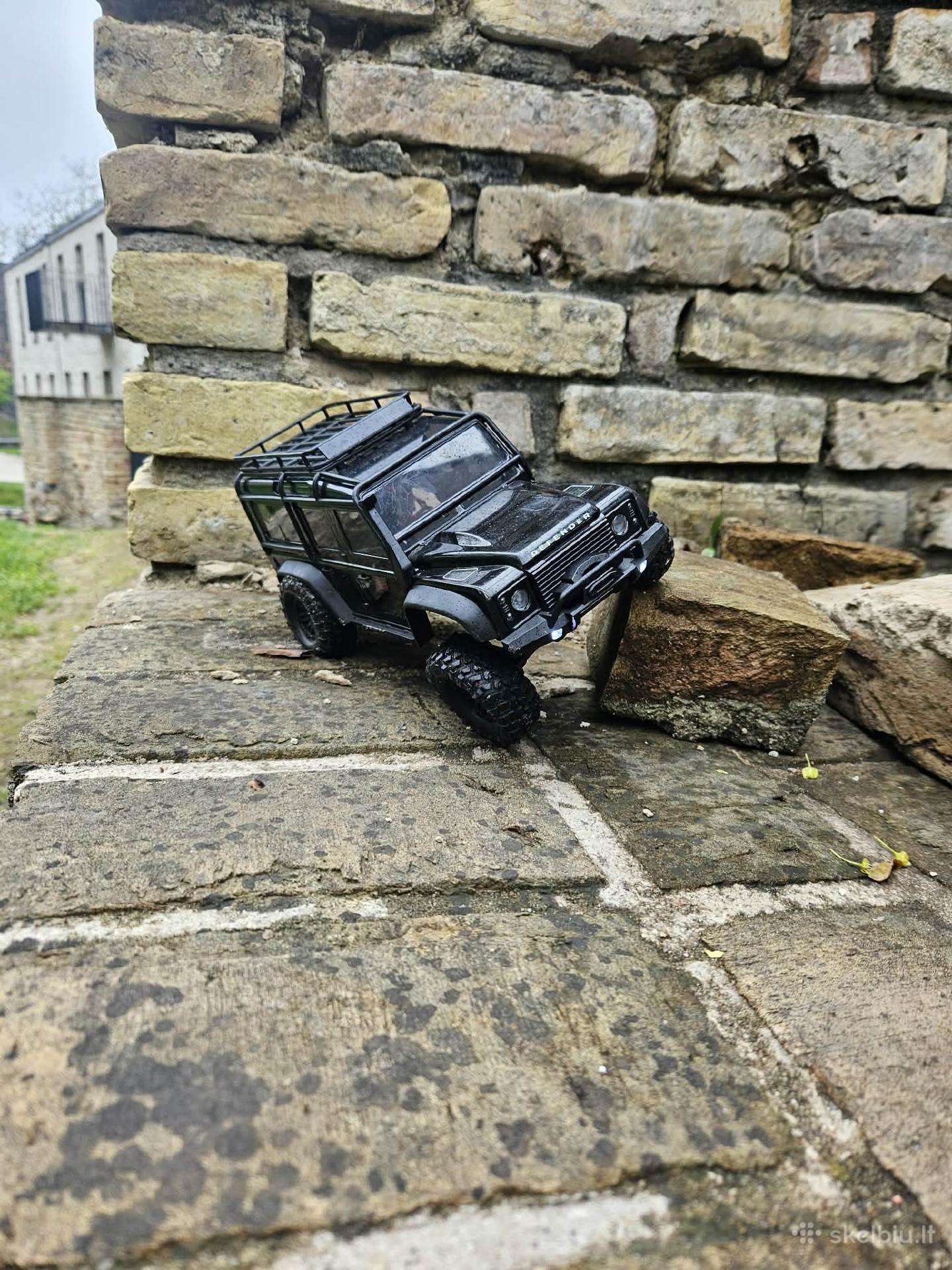 Traxxas trx4m defender crawleris