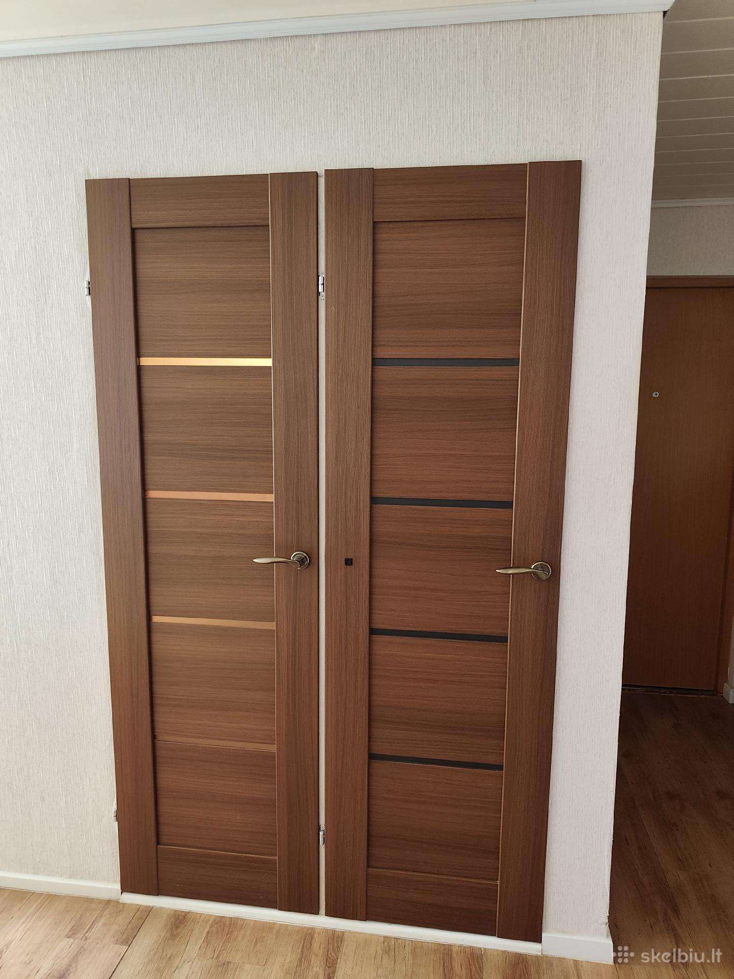 Durys voniai ir tualetui