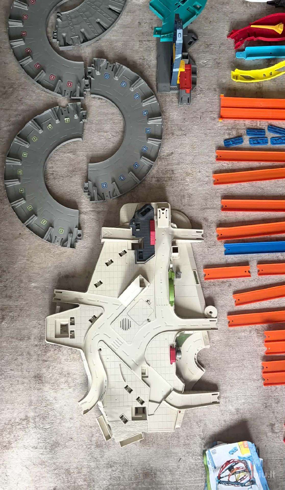 L „Hot Wheels“ trasų ir konstruktorių rinkinys