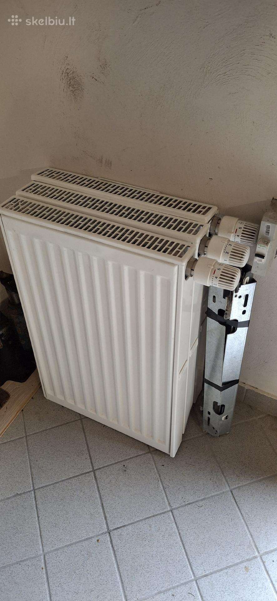 Viengubi Kermi radiatoriai apatinio pajungimo.