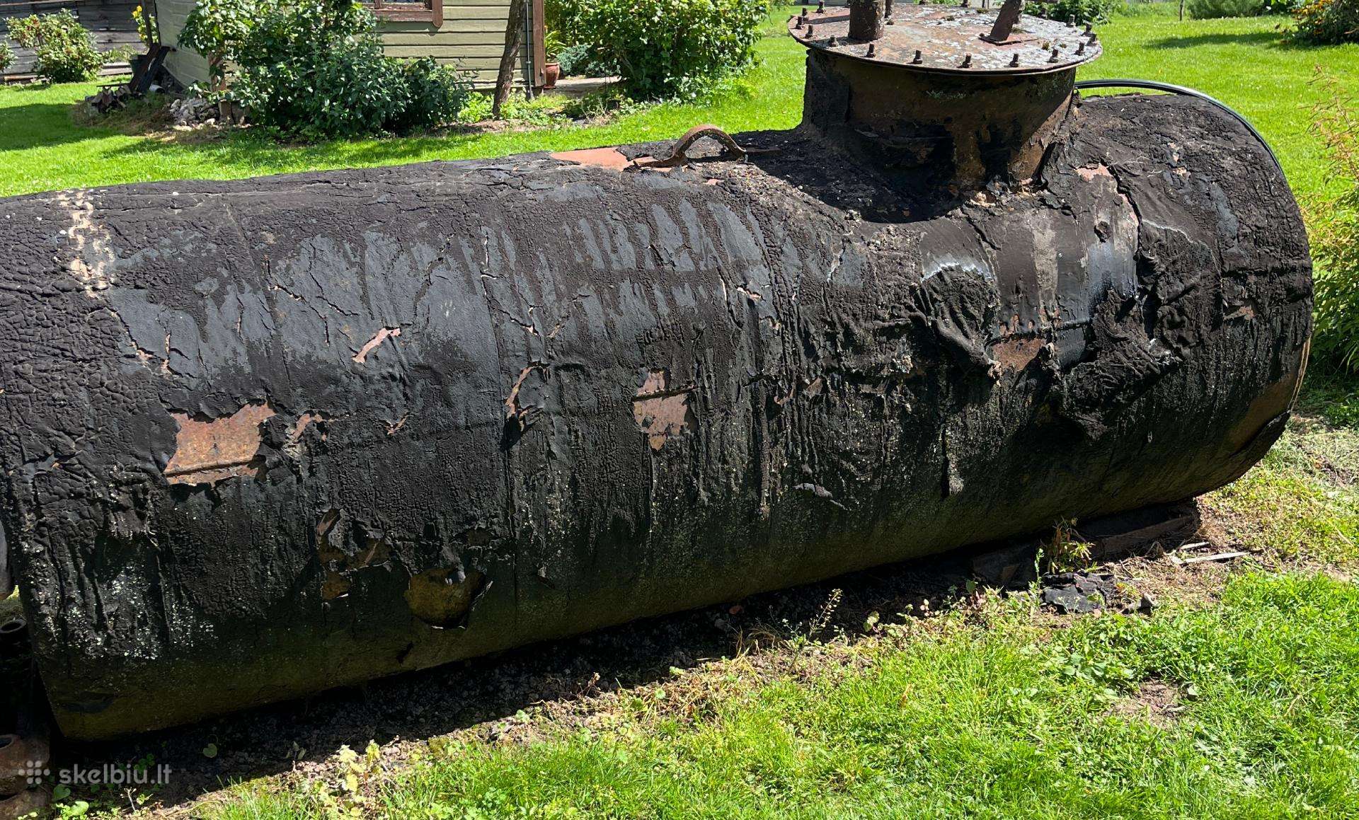 Parduodama metalinė talpa (bačka) ~2,6 m³ (2600 l)