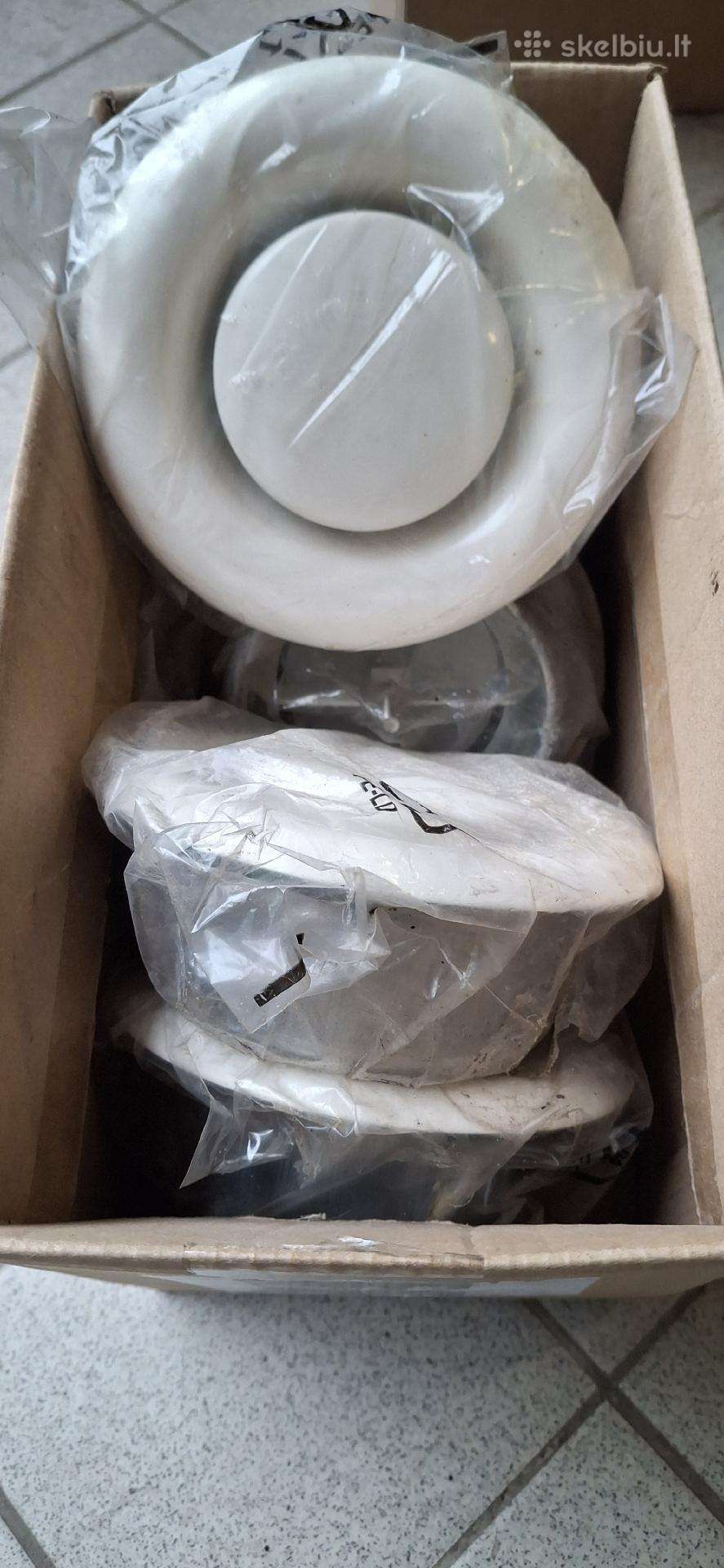 Rekoperatoriaus metaliniai difuzoriai.