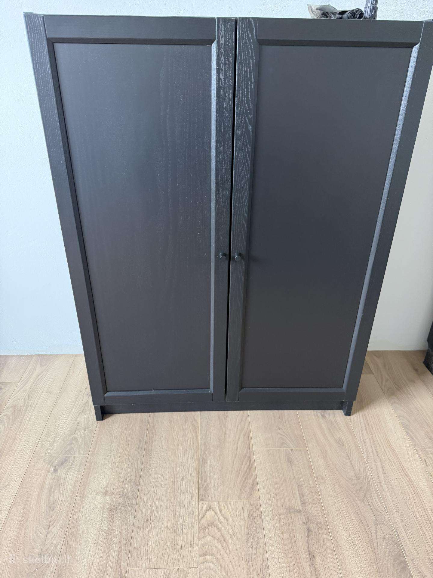 Ikea hemnes knygų lentynos.