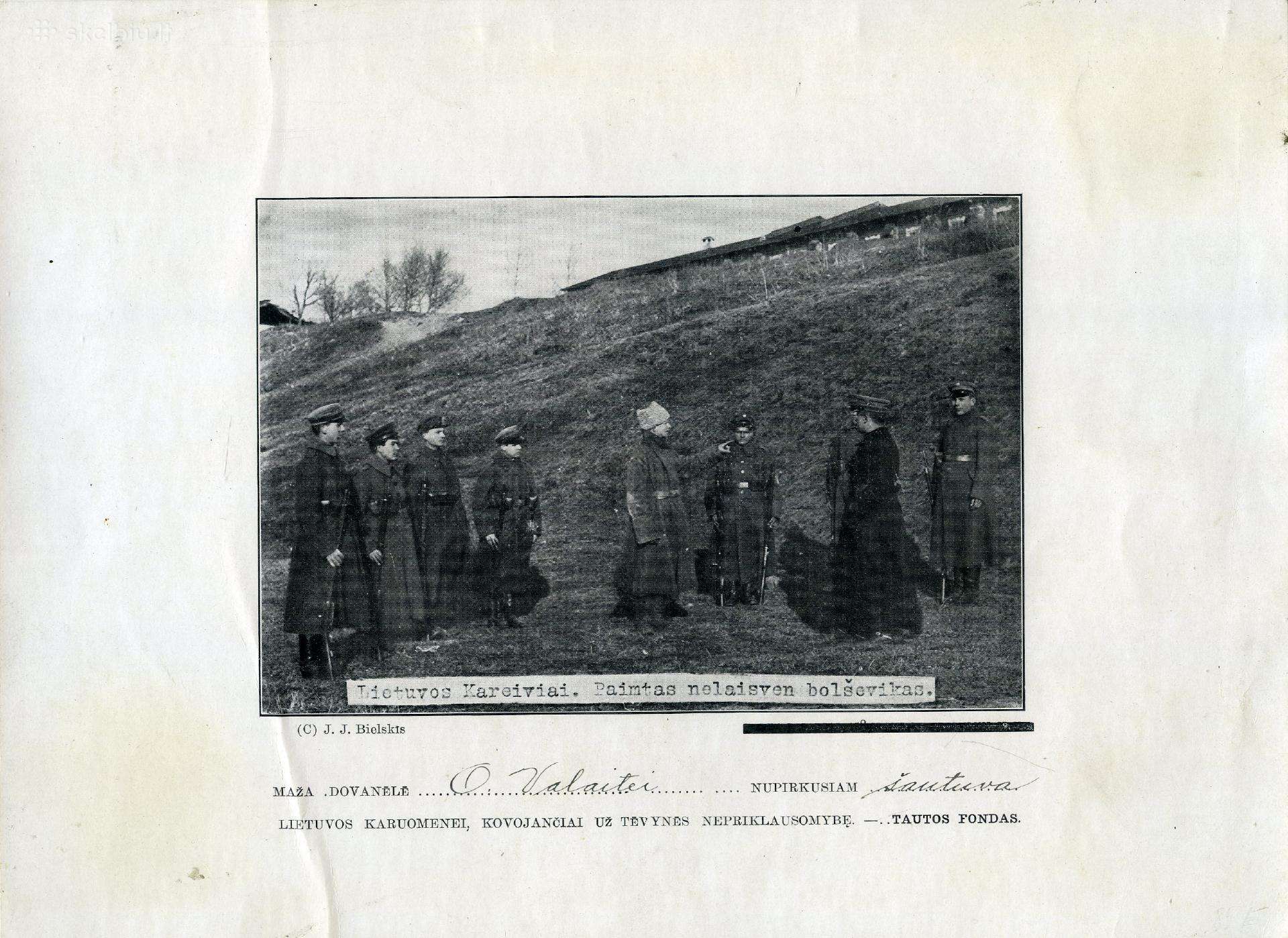 1919 K Ladyga tardo bolševikų komisarą Auka-šautuv