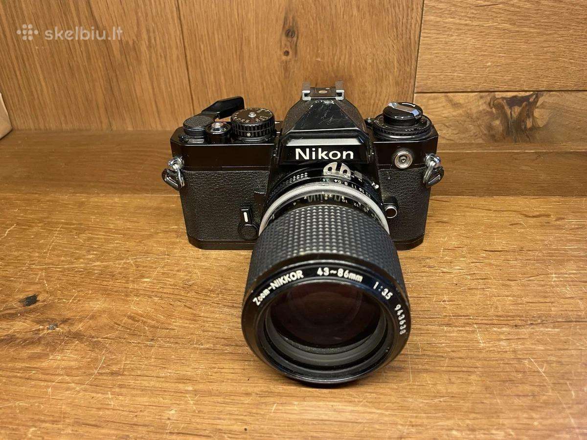 Juostinis nikon fe su objektyvu