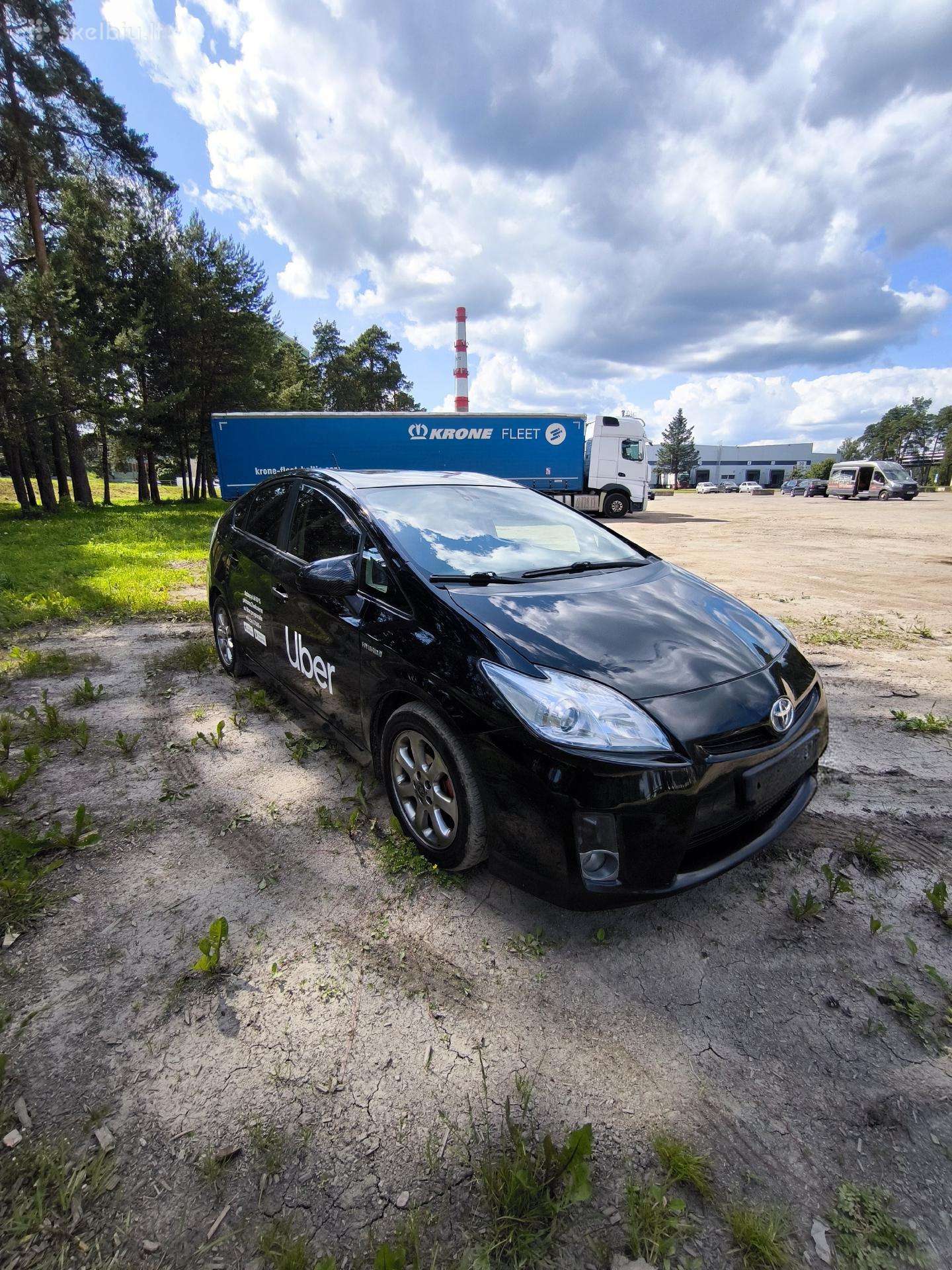 Nuomojamas Toyota Prius (Hibridas + Dujos)