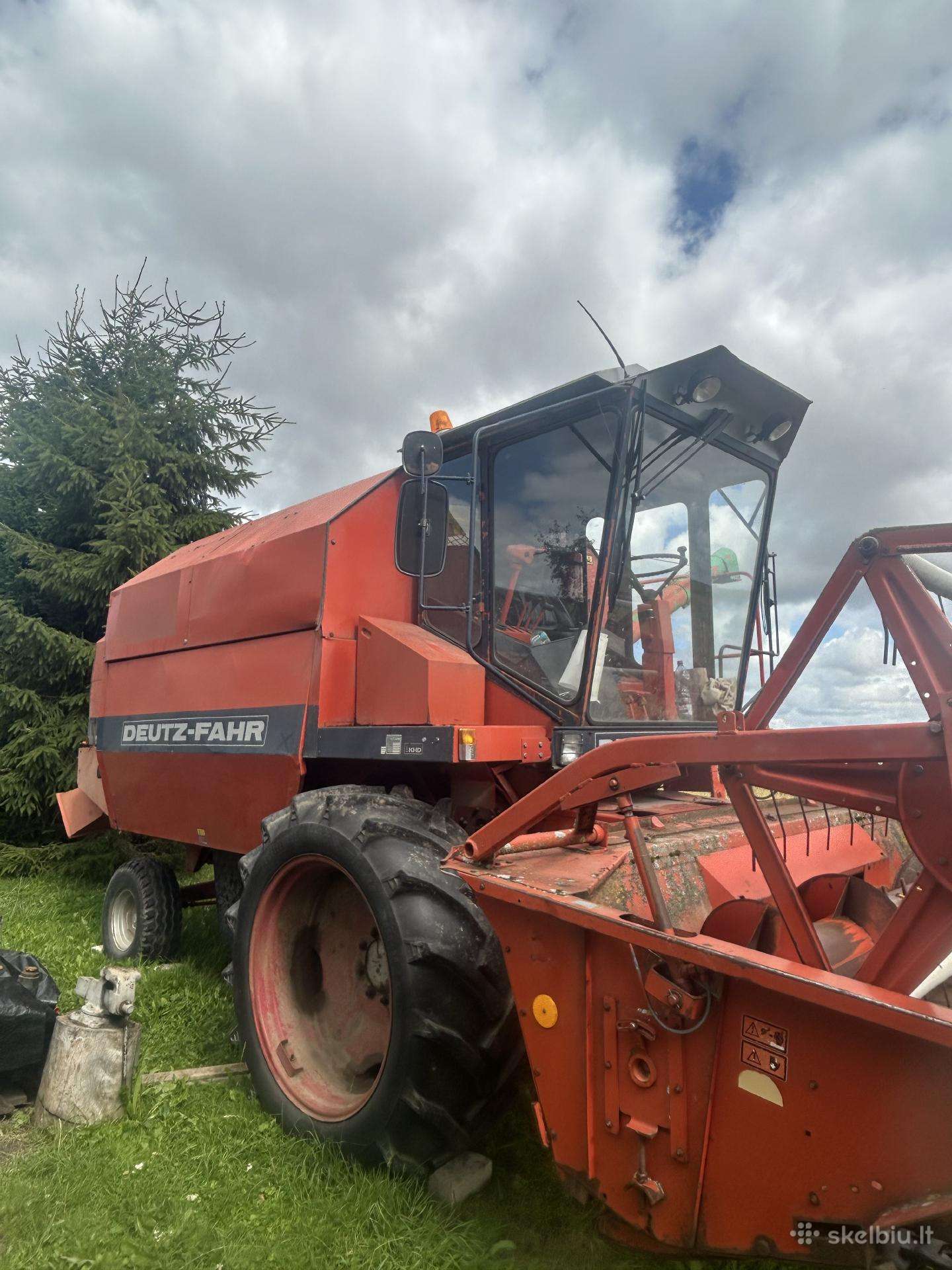 Deutz fahr kombainas ir priekaba