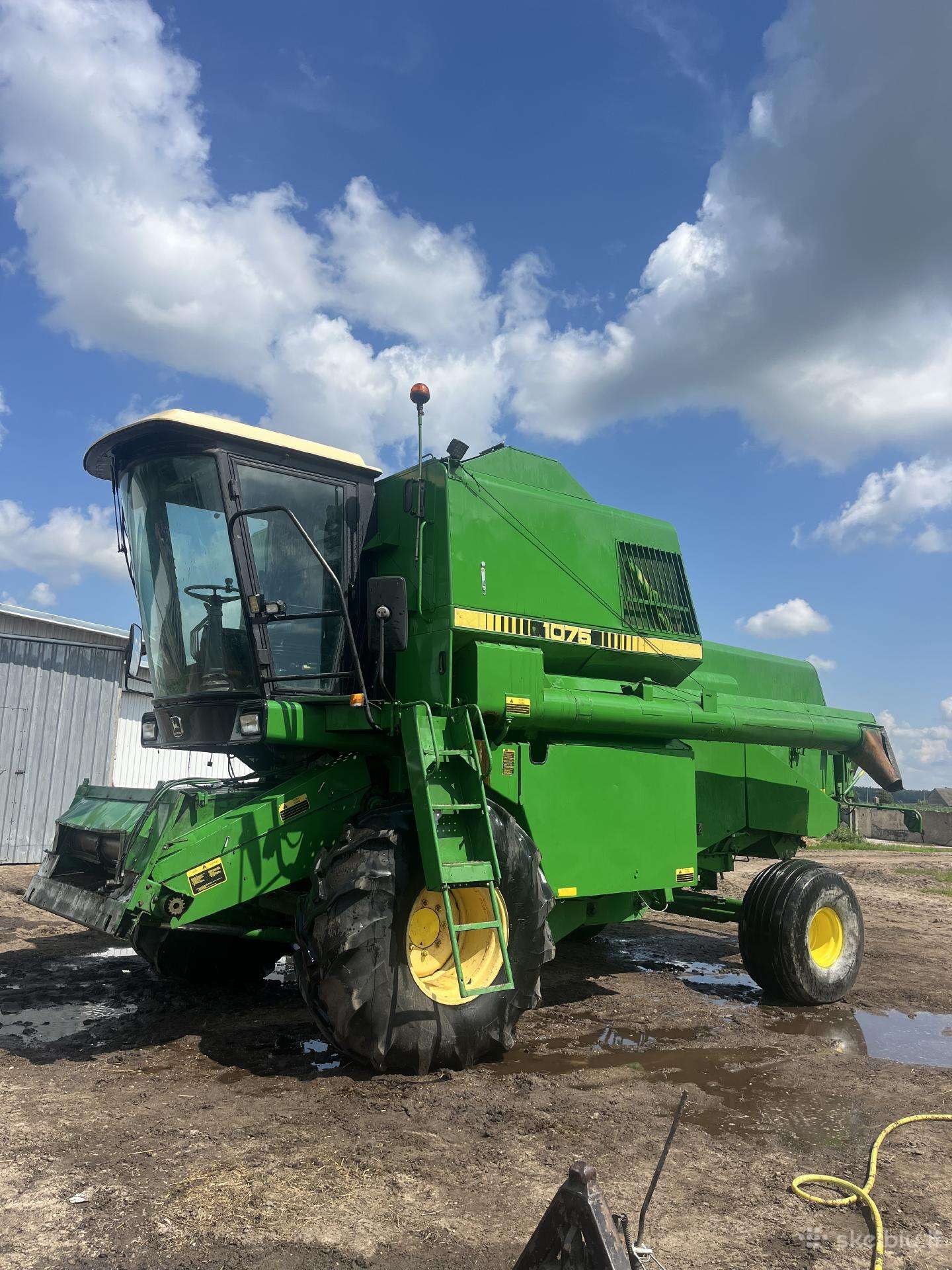John deere 1075