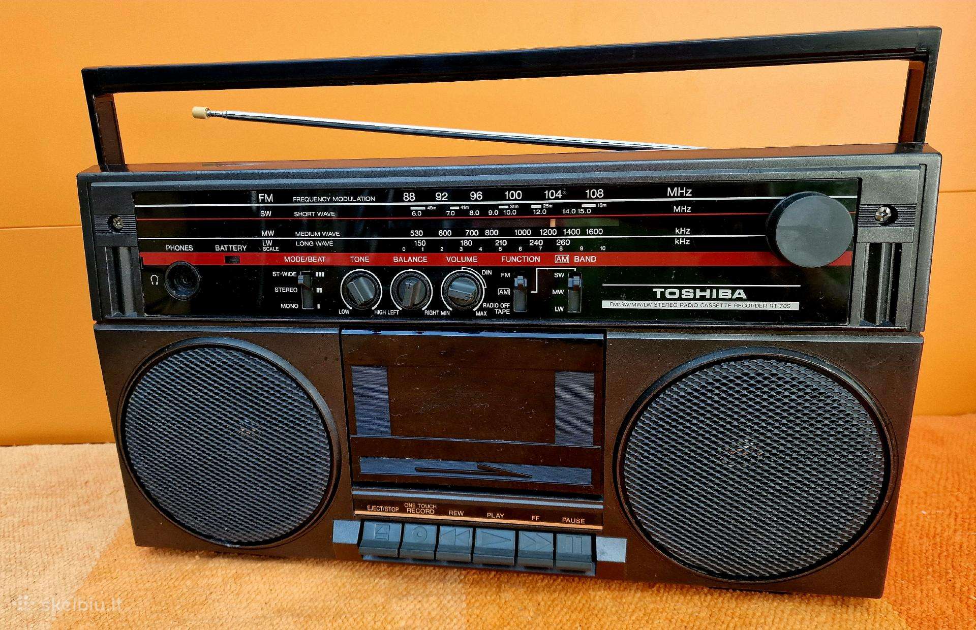 Magnetolą Toshiba Rt-70s
