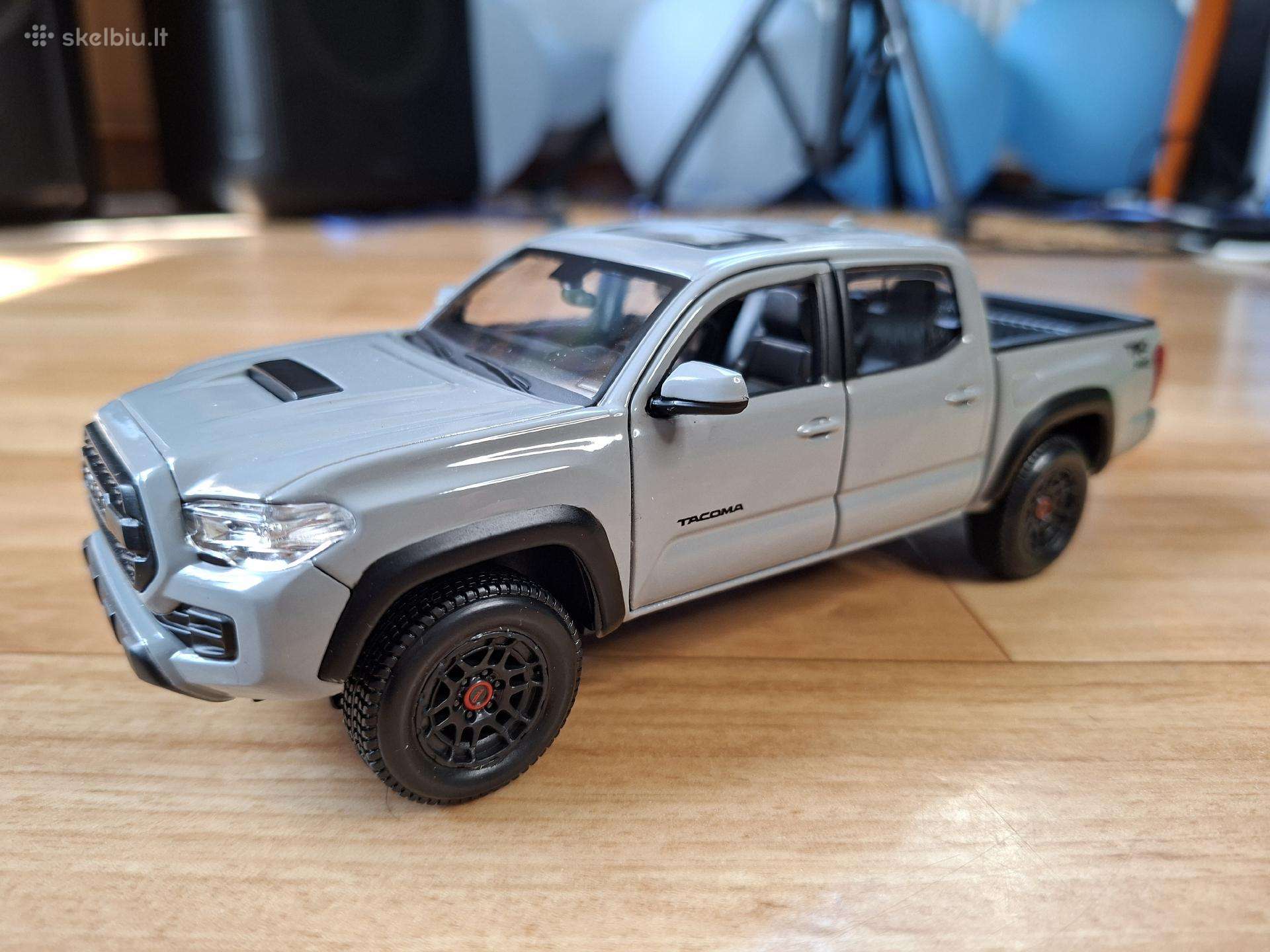 1:24 Toyota Tacoma