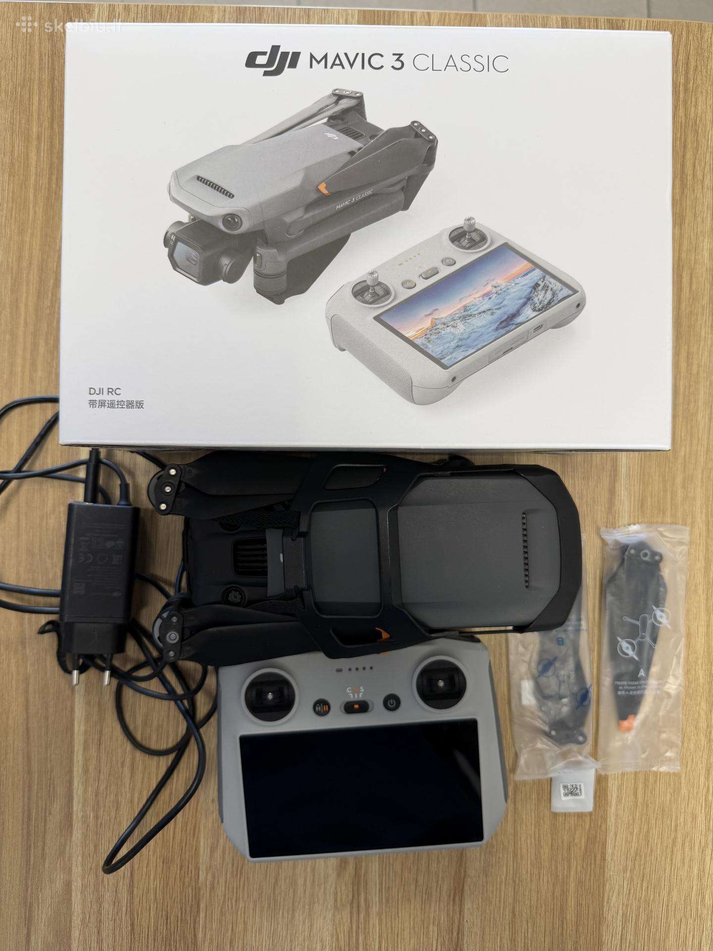 Dji Mavic 3 Classic + Dji RC (su ekranu)