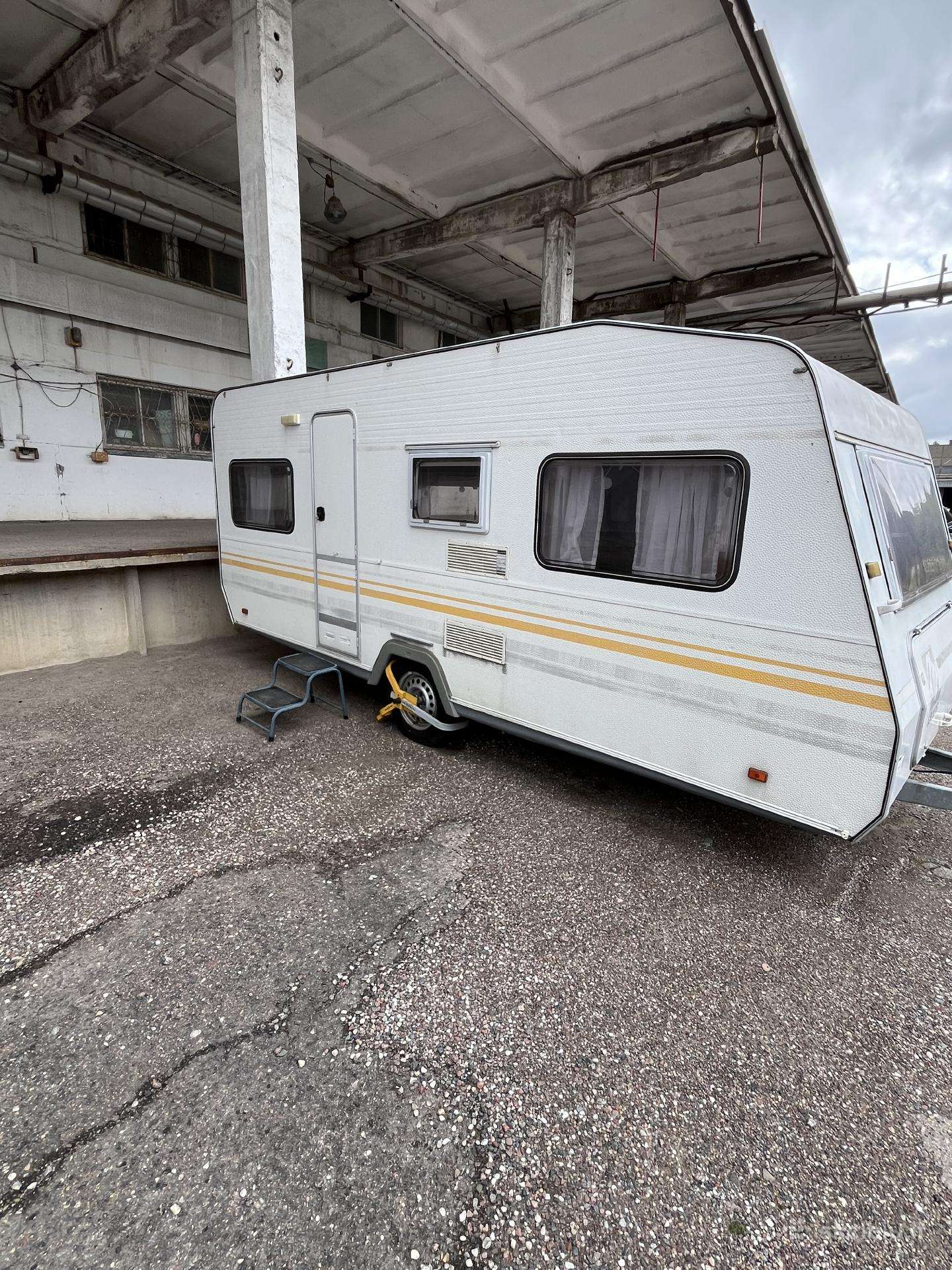 Namelis ant ratų Knaus Sudwind 520 Tu