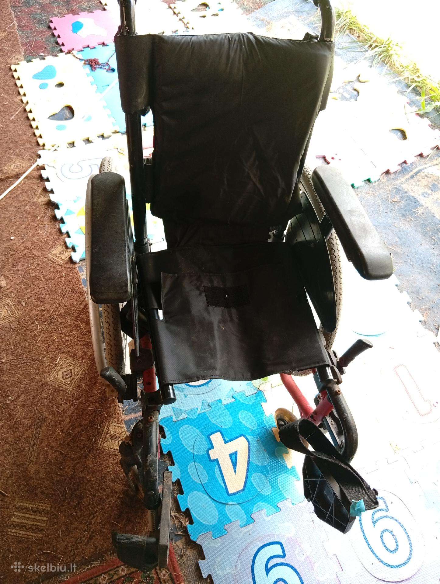 Mechaninis rankomis valdomas neįgaliųjų vežimėli