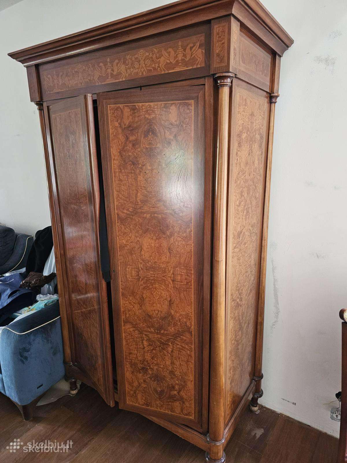 Prabangi riešuto spinta