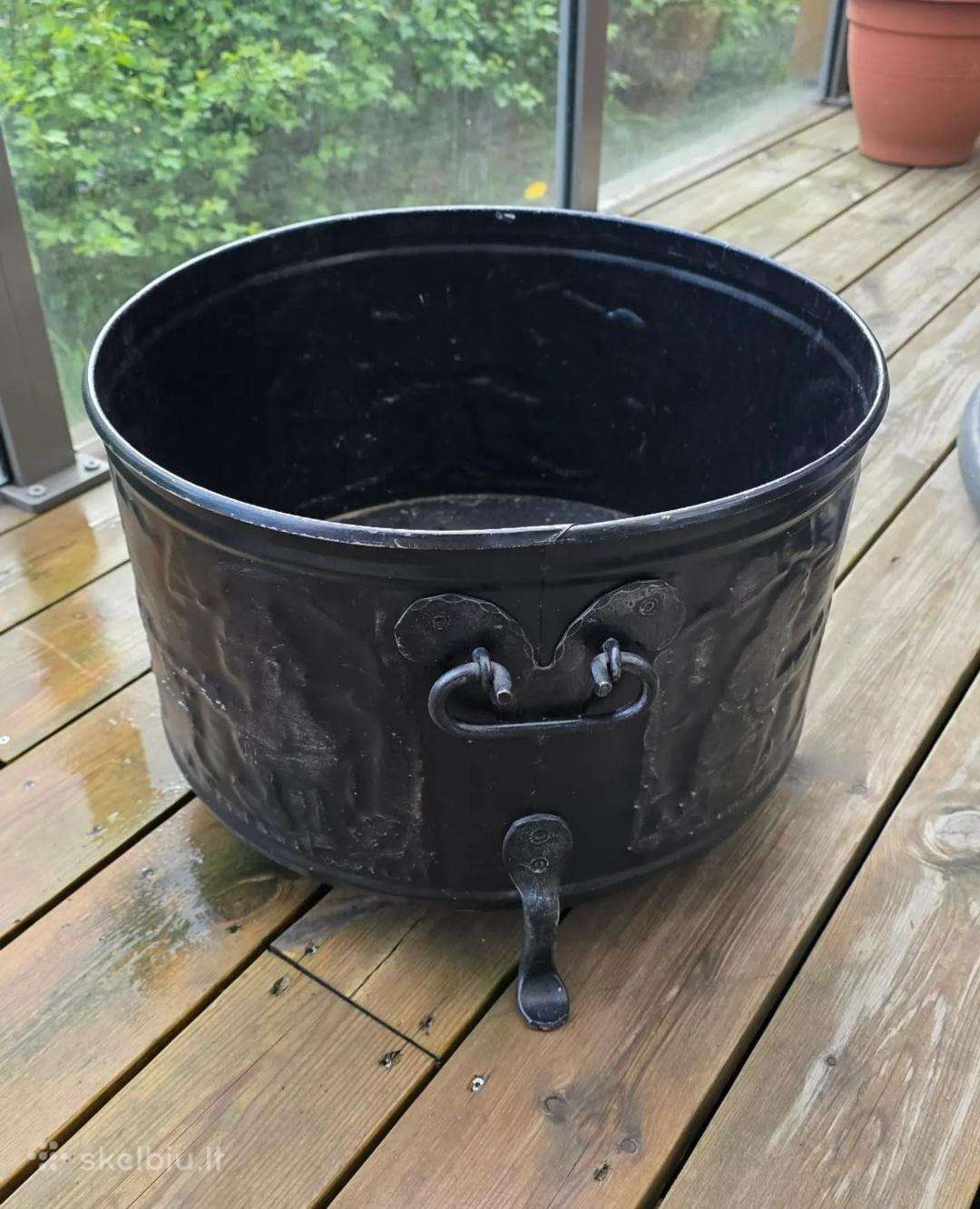 Juodas metalinis kibiras
