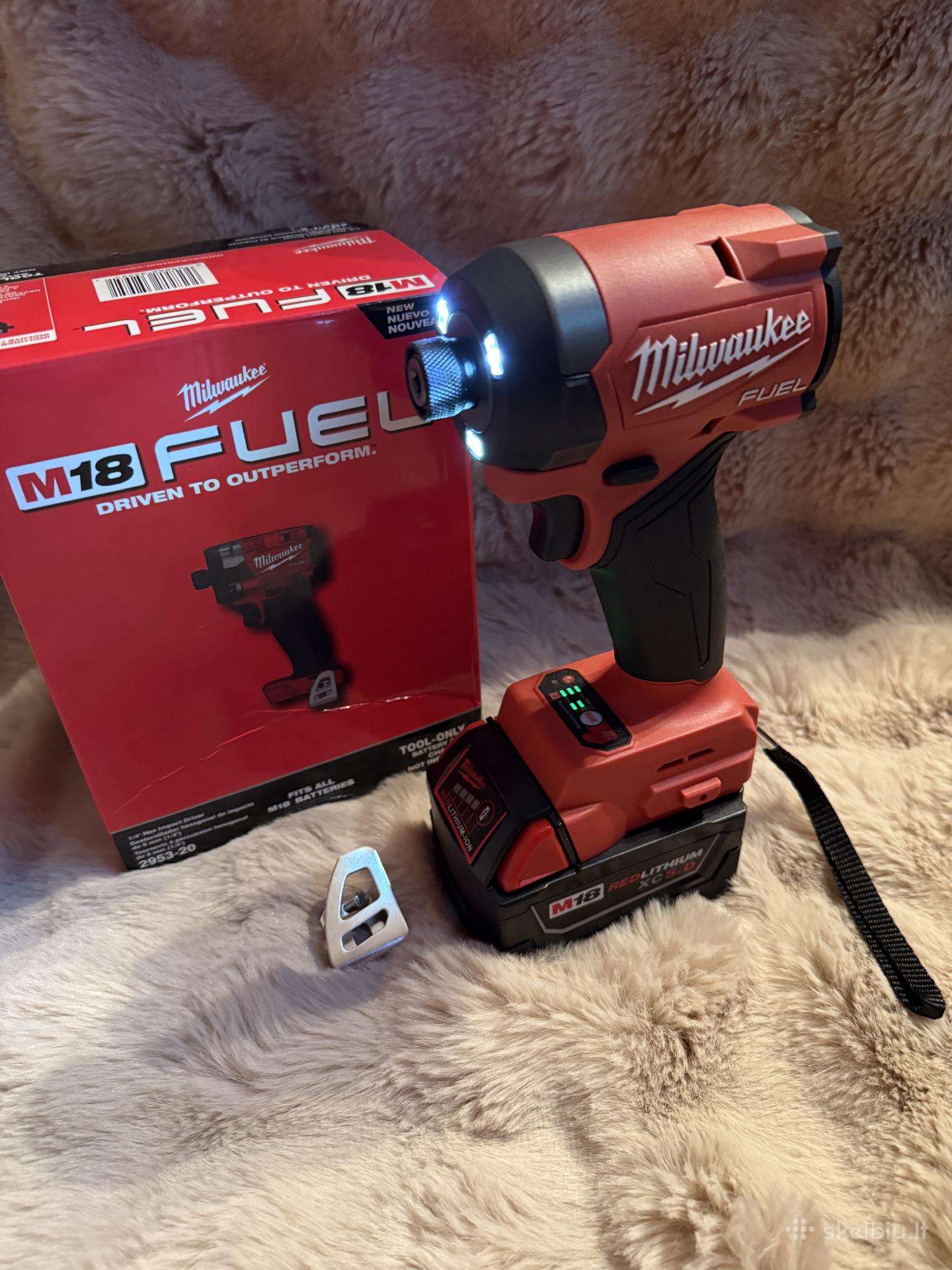 Milwaukee Fuel 2953-20 ( Bešepetėlis 18v )