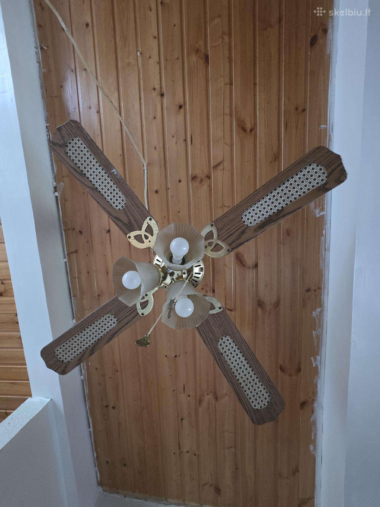 Šviestuvas su ventilaturiumi
