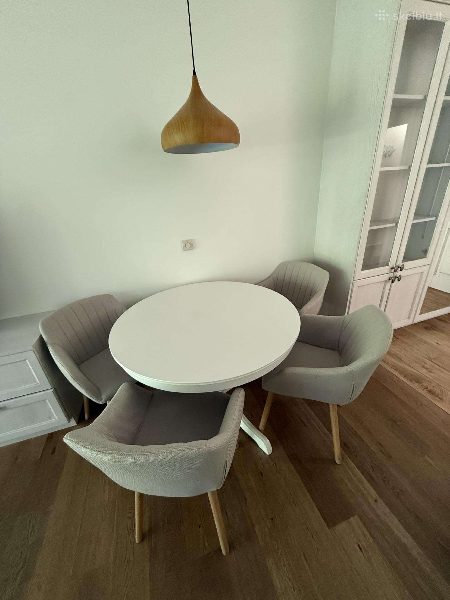 Apvalus Ikea vietuvinis stalas su kėdėmis