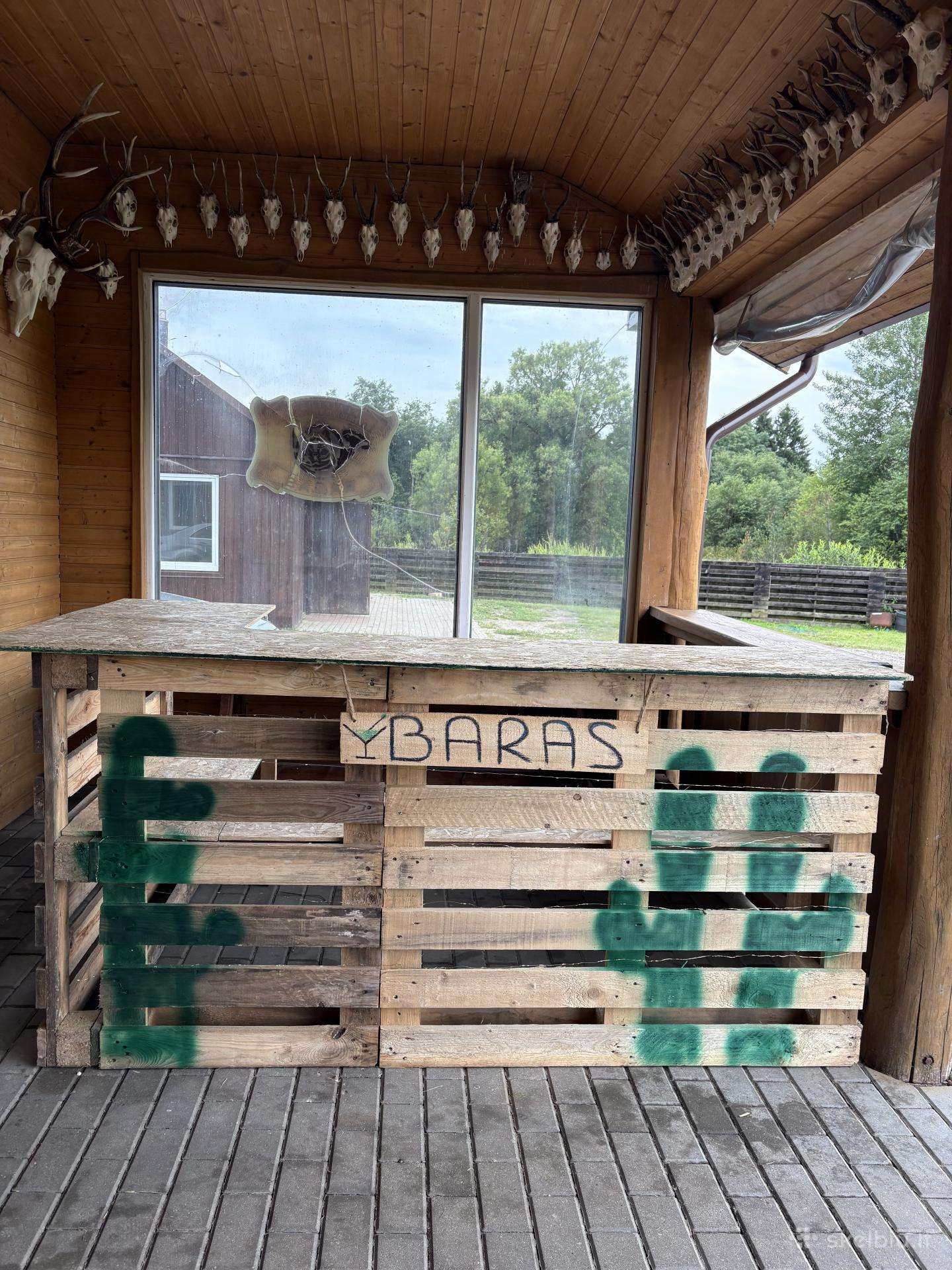Baras iš palečių