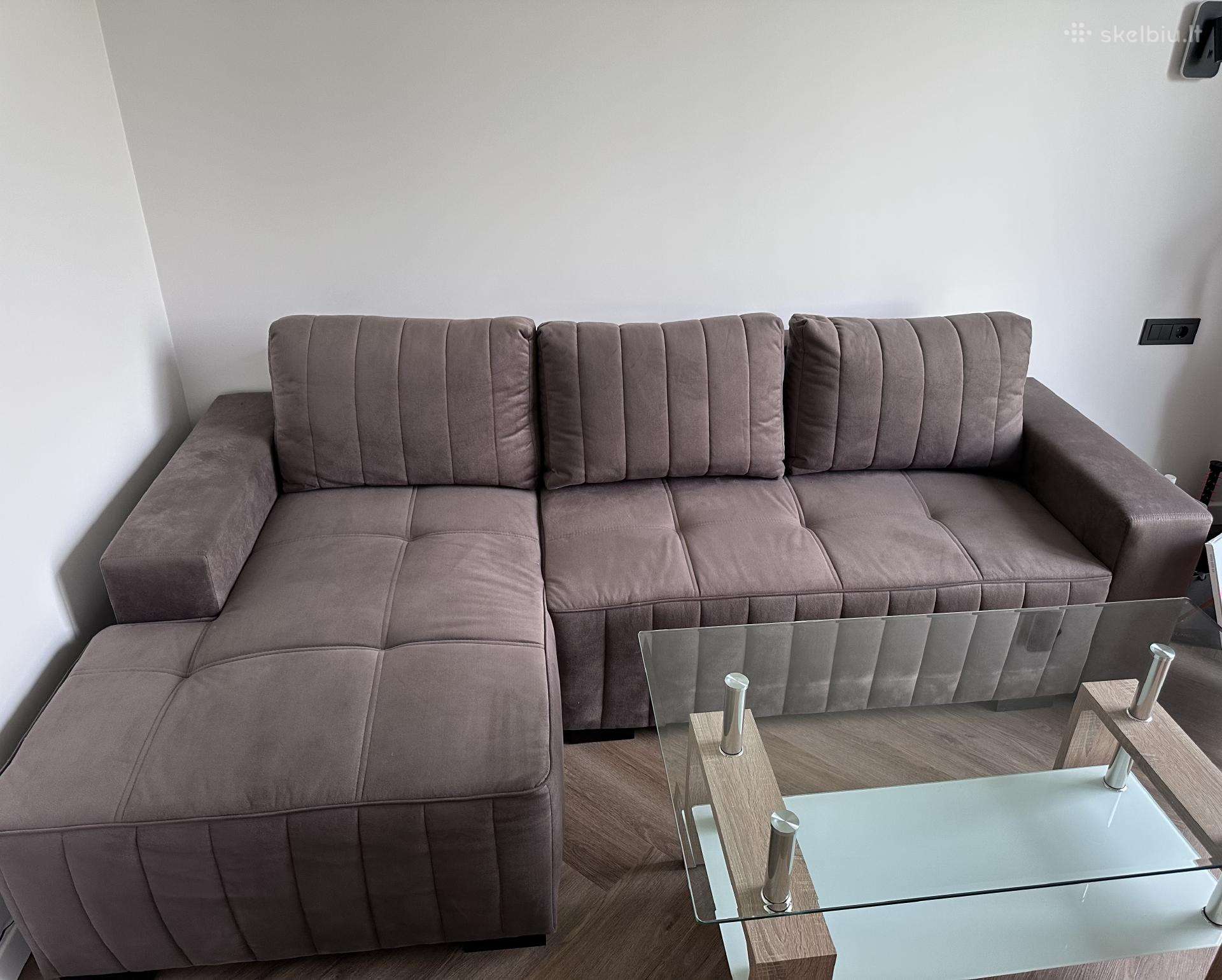 Kampinė sofa-lova + stiklinis kavos staliukas