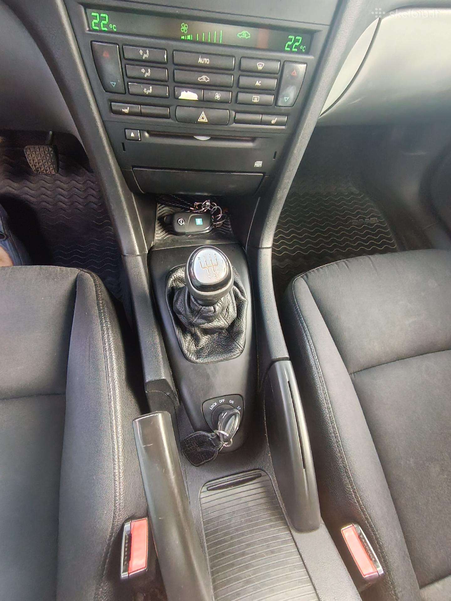 Saab 9-3, Седан