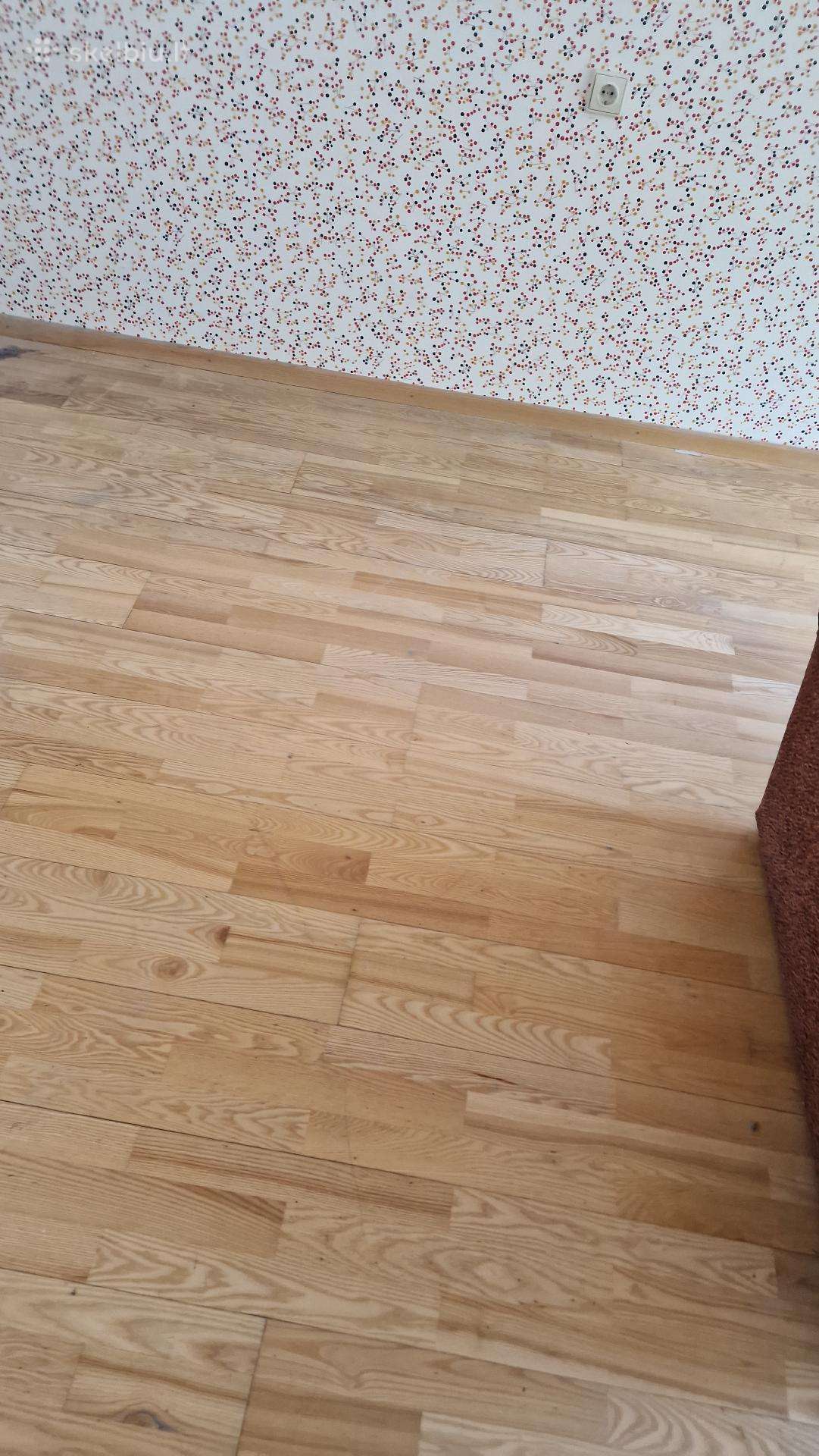 Dovanoju parketą ir lentas po juo