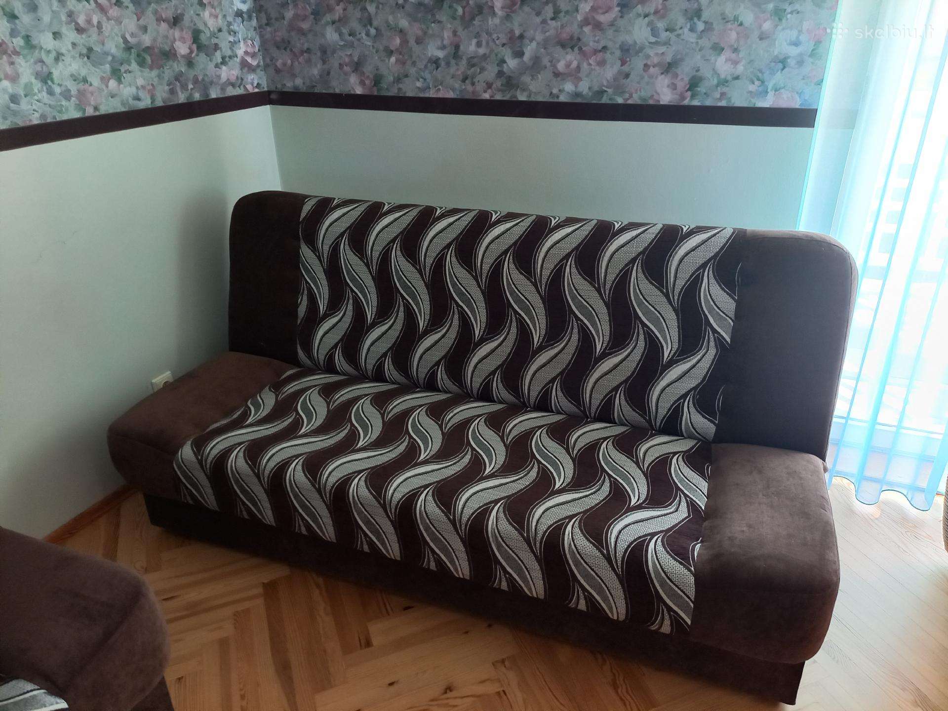 Parduodu dvi sofas lovas su antčiužiniais.