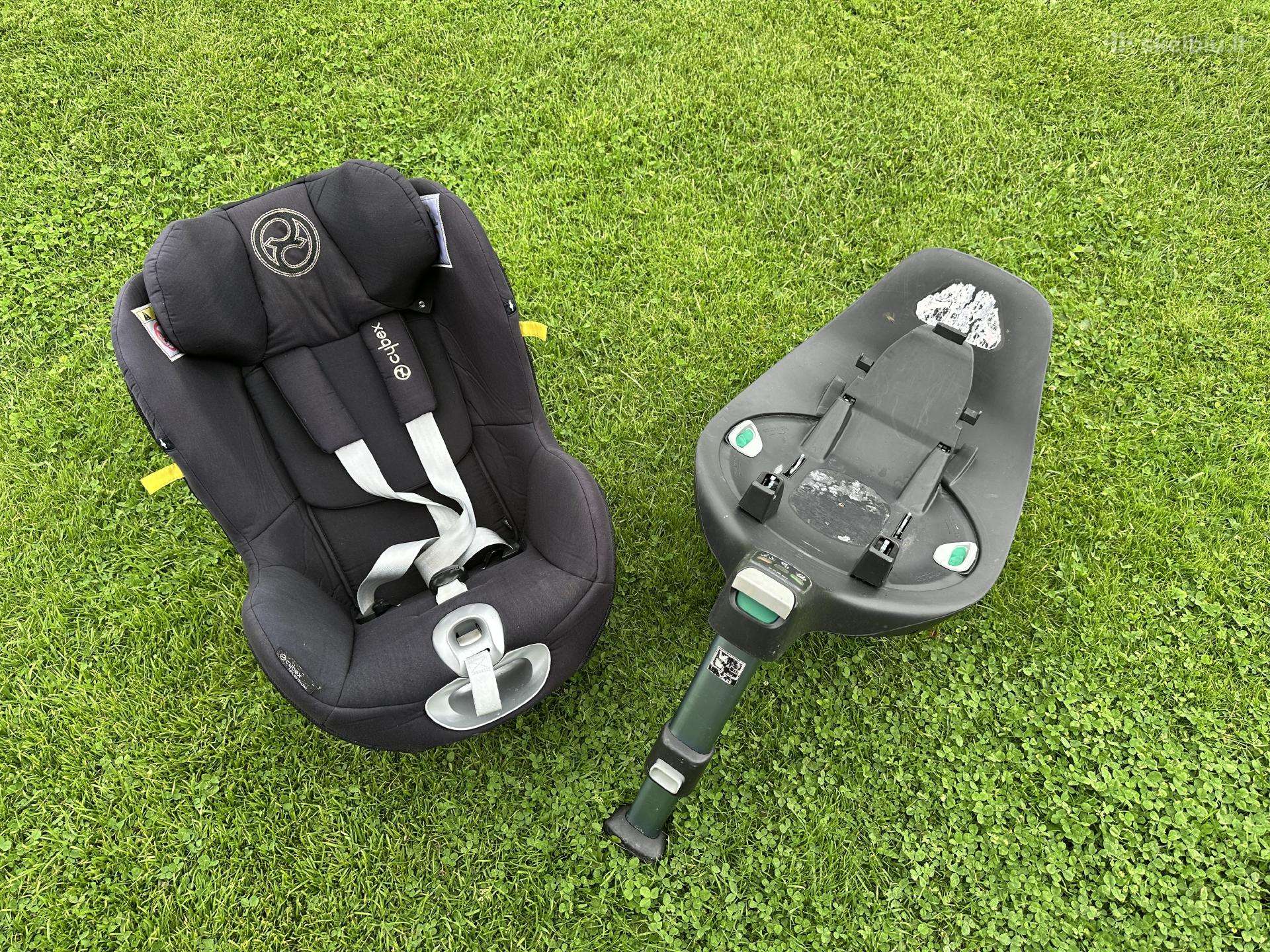 Cybex sirona z i-size kedute su isofix baze