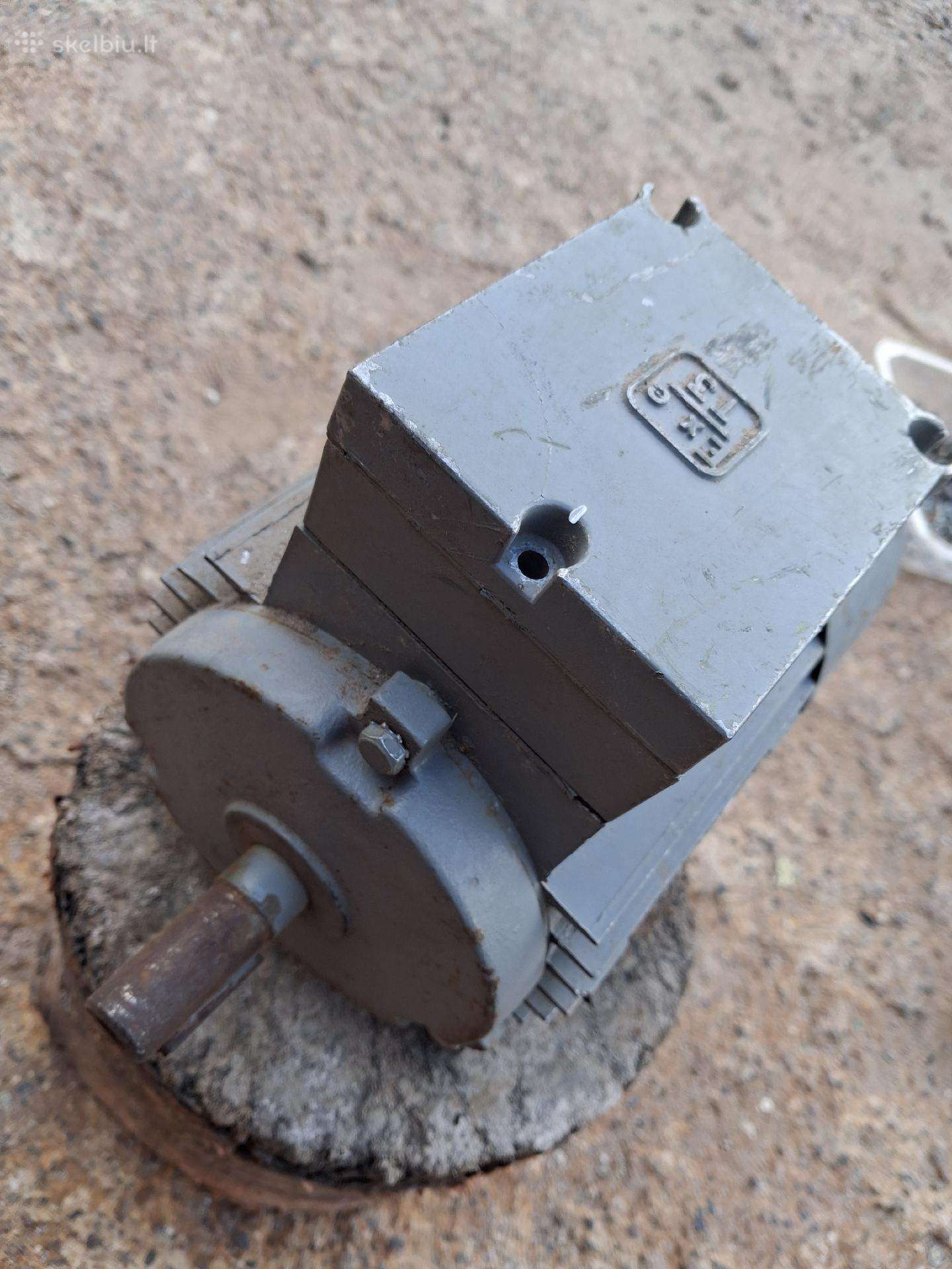 Parduodu trifazį variklį 0.6 kw 1430apsukos