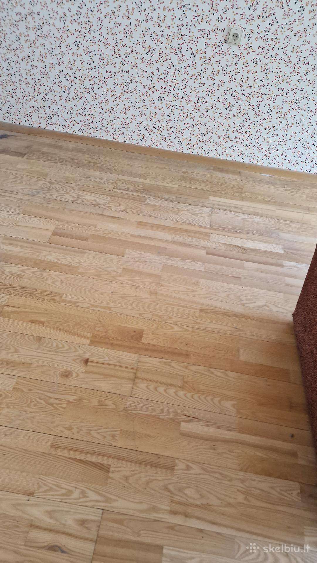 Dovanoju parketą ir lentas po juo