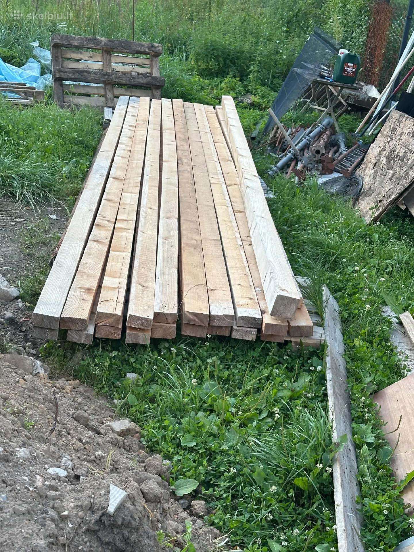 Parduodami mediniai balkiai